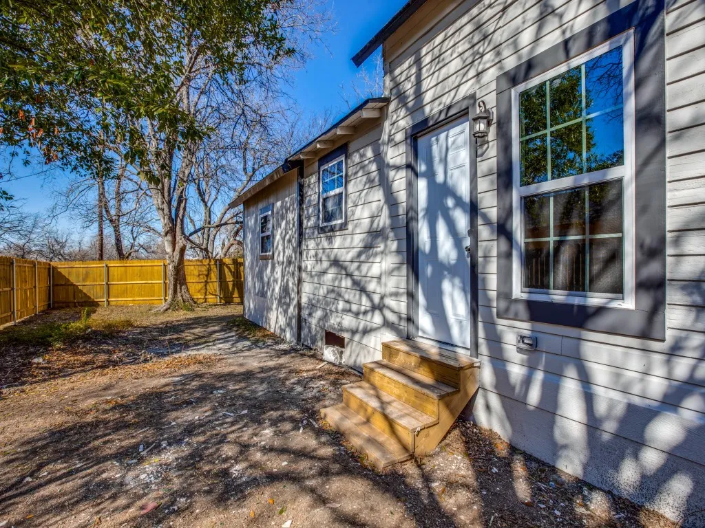 Single Family Residence For Sale in Tarrant County , 3204 5TH Avenue, Fort Worth, Texas 76110, 3 Bedroom, 2 Bathroom, Garage spaces, 1,278 Sqft, built in 1952, mls#21373188, Real Estate Agent in Fort Worth, Homes For Sale in Tarrant county, Homes For Sale in Fort Worth, Realtor in Fort Worth Texas, Real Estate Brokerage Independent Realty Texas, Luminita Cordes Realtor