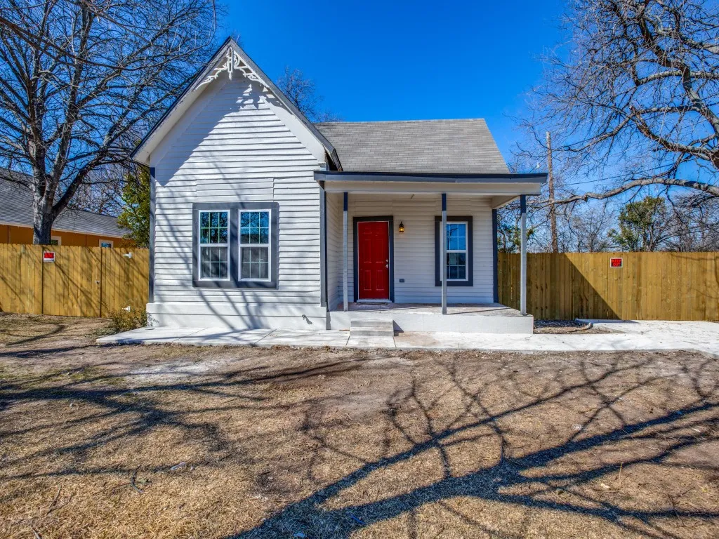 Single Family Residence For Sale in Tarrant County , 3204 5TH Avenue, Fort Worth, Texas 76110, 3 Bedroom, 2 Bathroom, Garage spaces, 1,278 Sqft, built in 1952, mls#21373188, Real Estate Agent in Fort Worth, Homes For Sale in Tarrant county, Homes For Sale in Fort Worth, Realtor in Fort Worth Texas, Real Estate Brokerage Independent Realty Texas, Luminita Cordes Realtor