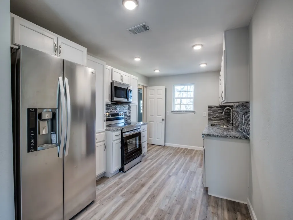 Single Family Residence For Sale in Tarrant County , 3204 5TH Avenue, Fort Worth, Texas 76110, 3 Bedroom, 2 Bathroom, Garage spaces, 1,278 Sqft, built in 1952, mls#21373188, Real Estate Agent in Fort Worth, Homes For Sale in Tarrant county, Homes For Sale in Fort Worth, Realtor in Fort Worth Texas, Real Estate Brokerage Independent Realty Texas, Luminita Cordes Realtor