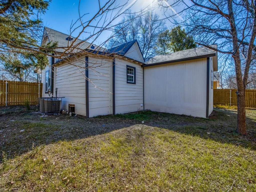 Single Family Residence For Sale in Tarrant County , 3204 5TH Avenue, Fort Worth, Texas 76110, 3 Bedroom, 2 Bathroom, Garage spaces, 1,278 Sqft, built in 1952, mls#21373188, Real Estate Agent in Fort Worth, Homes For Sale in Tarrant county, Homes For Sale in Fort Worth, Realtor in Fort Worth Texas, Real Estate Brokerage Independent Realty Texas, Luminita Cordes Realtor