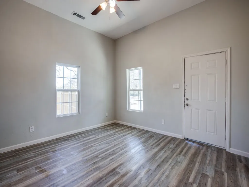 Single Family Residence For Sale in Tarrant County , 3204 5TH Avenue, Fort Worth, Texas 76110, 3 Bedroom, 2 Bathroom, Garage spaces, 1,278 Sqft, built in 1952, mls#21373188, Real Estate Agent in Fort Worth, Homes For Sale in Tarrant county, Homes For Sale in Fort Worth, Realtor in Fort Worth Texas, Real Estate Brokerage Independent Realty Texas, Luminita Cordes Realtor