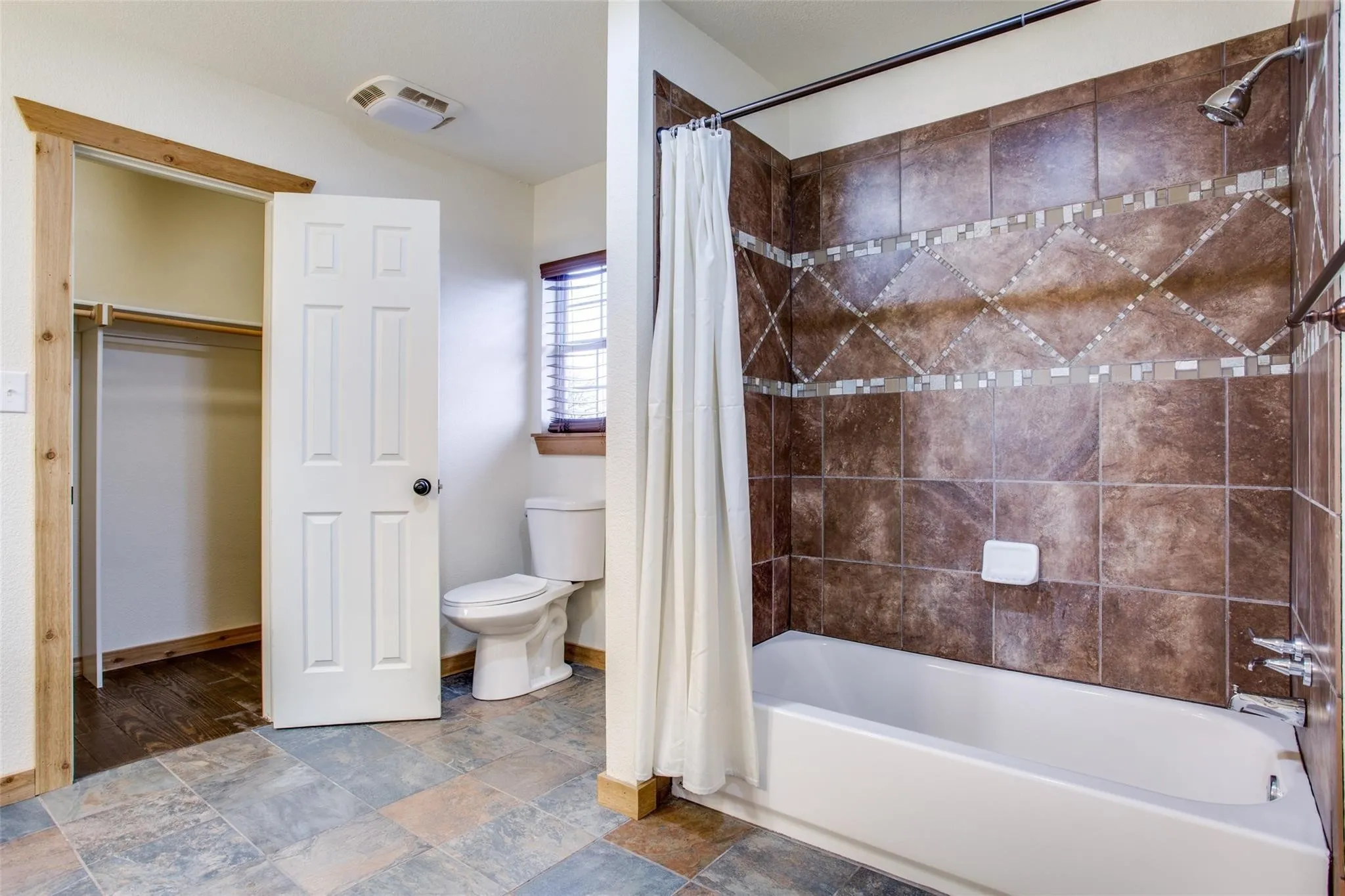 Single Family Residence For Rent in Wise County , 470 County Road 3198, Decatur, Texas 76234, 3 Bedroom, 2 Bathroom, Garage spaces, 1,400 Sqft, built in 2000, mls#21373216, Real Estate Agent in Decatur, Homes For Rent in Wise county, Homes For Rent in Decatur, Realtor in Decatur Texas, Real Estate Brokerage Independent Realty Texas, Luminita Cordes Realtor