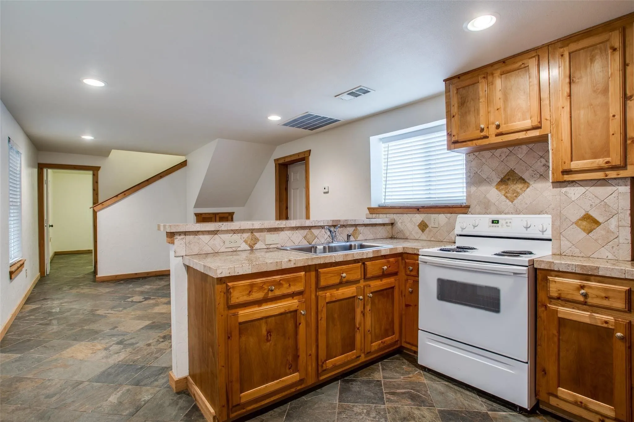 Single Family Residence For Rent in Wise County , 470 County Road 3198, Decatur, Texas 76234, 3 Bedroom, 2 Bathroom, Garage spaces, 1,400 Sqft, built in 2000, mls#21373216, Real Estate Agent in Decatur, Homes For Rent in Wise county, Homes For Rent in Decatur, Realtor in Decatur Texas, Real Estate Brokerage Independent Realty Texas, Luminita Cordes Realtor