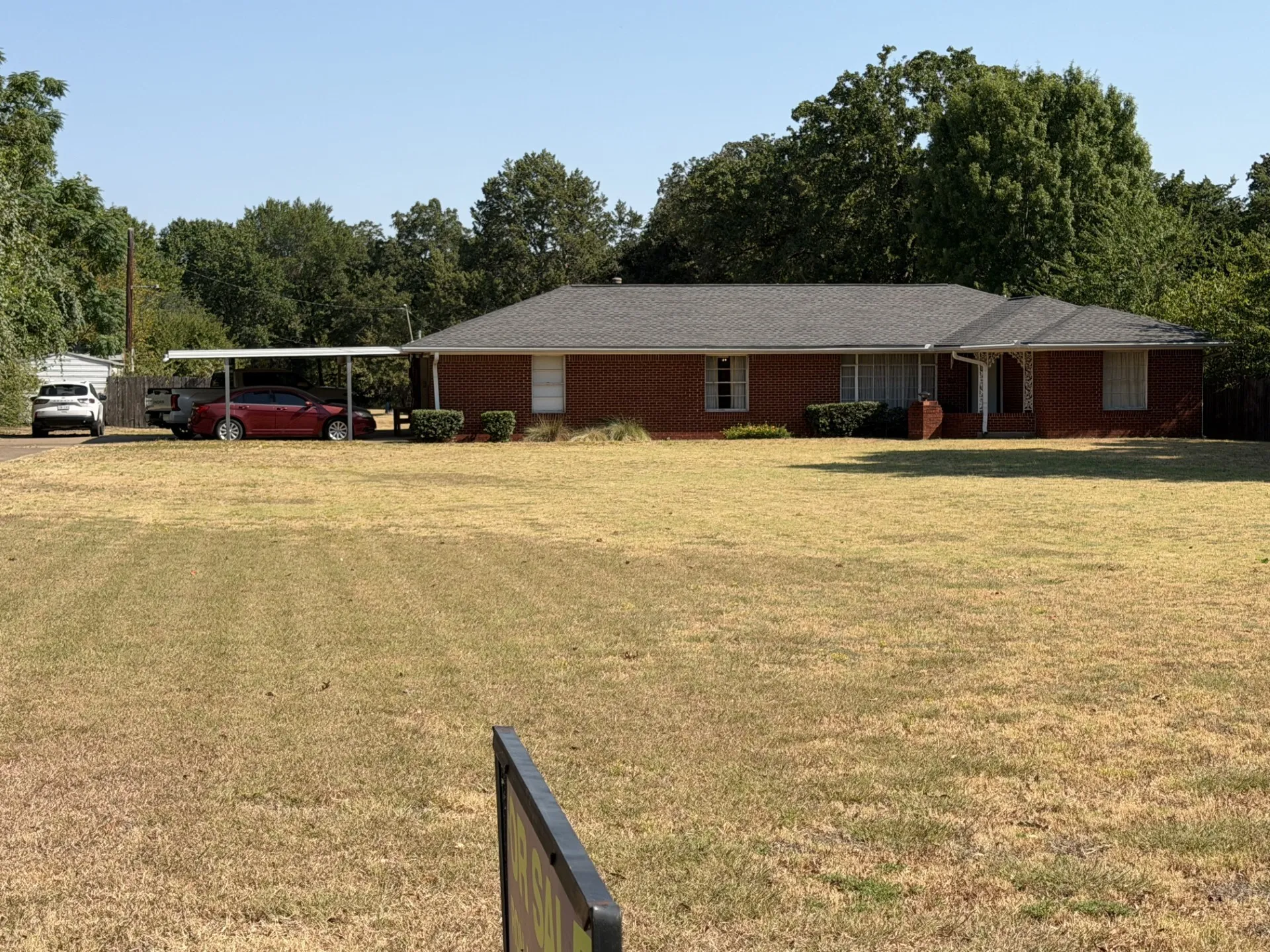 Single Family Residence For Sale in Dallas County , 1329 E UNION BOWER Road, Irving, Texas 75061, 2 Bedroom, 2 Bathroom, 2 Garage spaces, 1,423 Sqft, built in 1958, mls#21373221, Real Estate Agent in Irving, Homes For Sale in Dallas county, Homes For Sale in Irving, Realtor in Irving Texas, Real Estate Brokerage Independent Realty Texas, Luminita Cordes Realtor