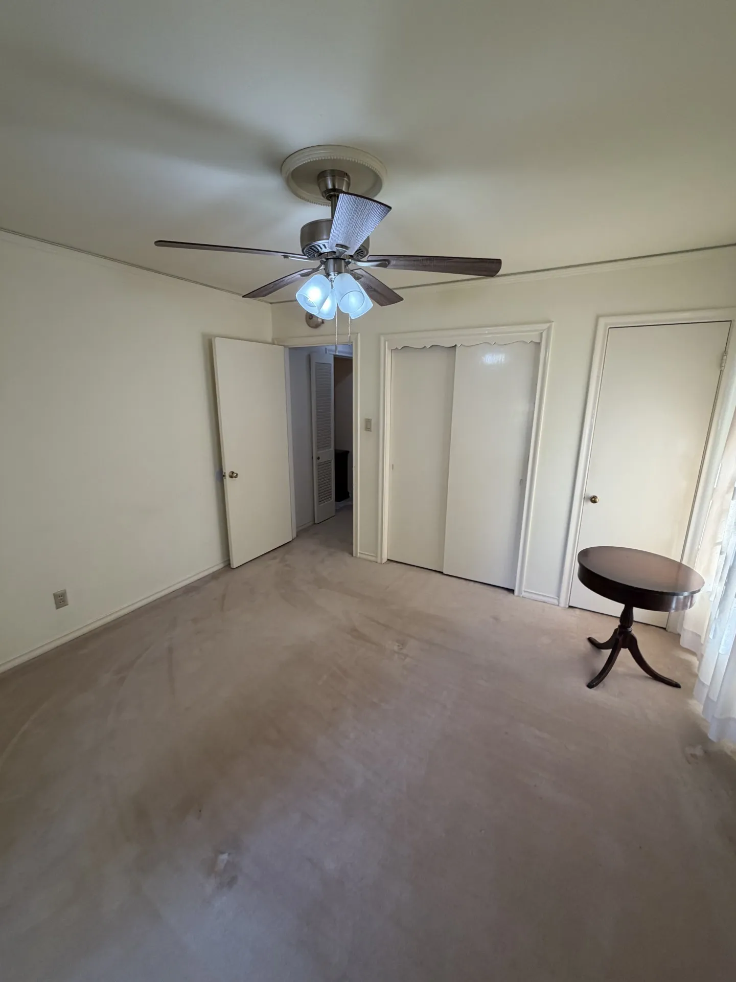 Single Family Residence For Sale in Dallas County , 1329 E UNION BOWER Road, Irving, Texas 75061, 2 Bedroom, 2 Bathroom, 2 Garage spaces, 1,423 Sqft, built in 1958, mls#21373221, Real Estate Agent in Irving, Homes For Sale in Dallas county, Homes For Sale in Irving, Realtor in Irving Texas, Real Estate Brokerage Independent Realty Texas, Luminita Cordes Realtor