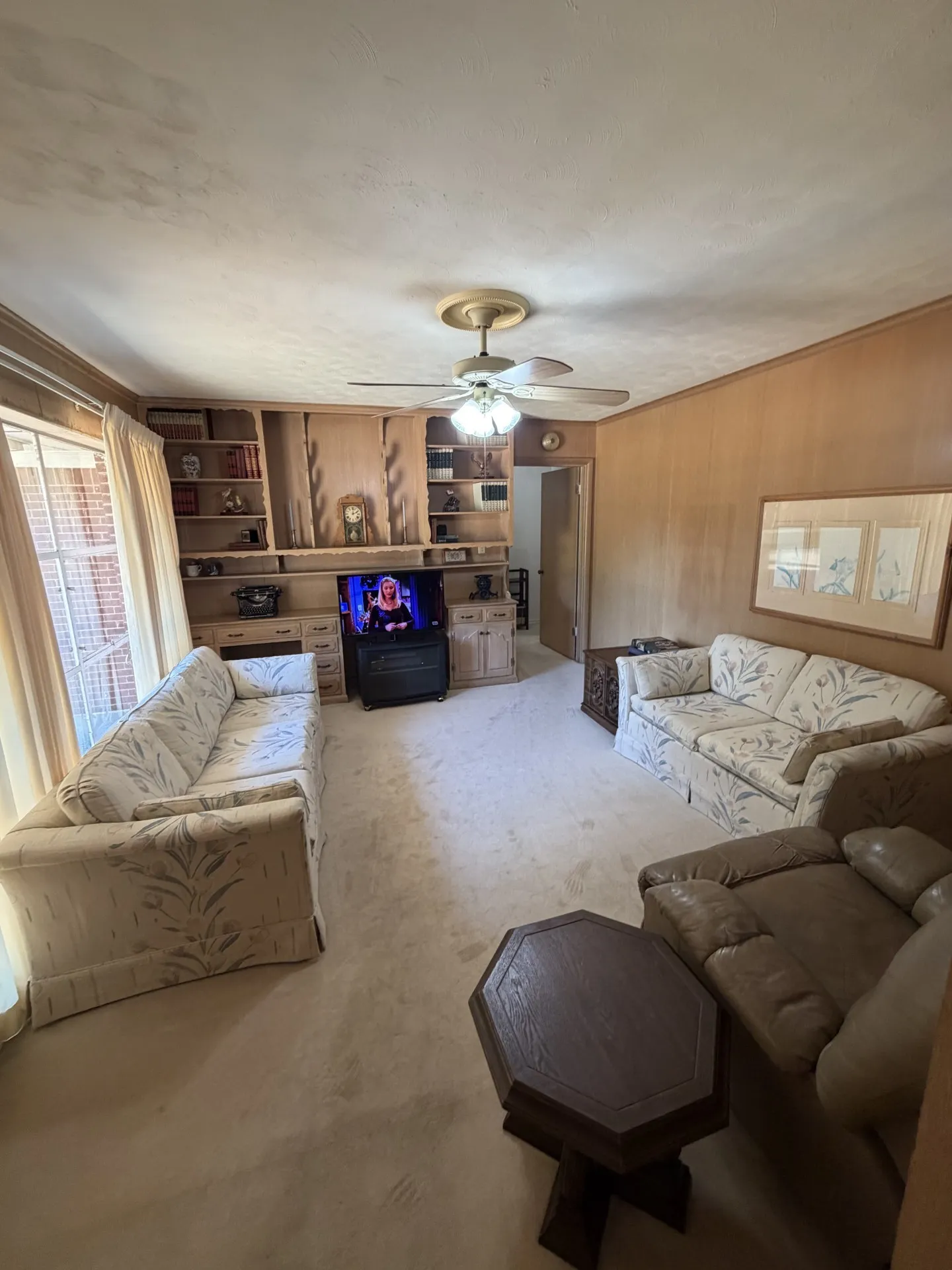Single Family Residence For Sale in Dallas County , 1329 E UNION BOWER Road, Irving, Texas 75061, 2 Bedroom, 2 Bathroom, 2 Garage spaces, 1,423 Sqft, built in 1958, mls#21373221, Real Estate Agent in Irving, Homes For Sale in Dallas county, Homes For Sale in Irving, Realtor in Irving Texas, Real Estate Brokerage Independent Realty Texas, Luminita Cordes Realtor
