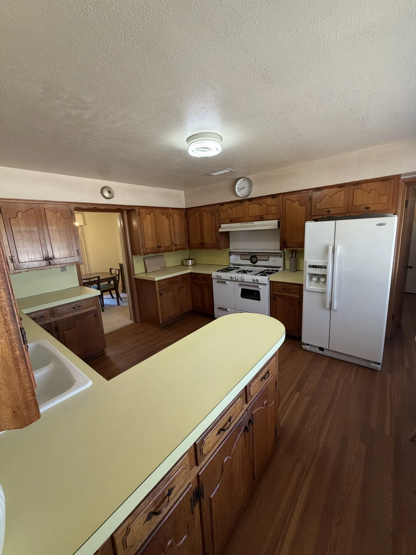 Single Family Residence For Sale in Dallas County , 1329 E UNION BOWER Road, Irving, Texas 75061, 2 Bedroom, 2 Bathroom, 2 Garage spaces, 1,423 Sqft, built in 1958, mls#21373221, Real Estate Agent in Irving, Homes For Sale in Dallas county, Homes For Sale in Irving, Realtor in Irving Texas, Real Estate Brokerage Independent Realty Texas, Luminita Cordes Realtor
