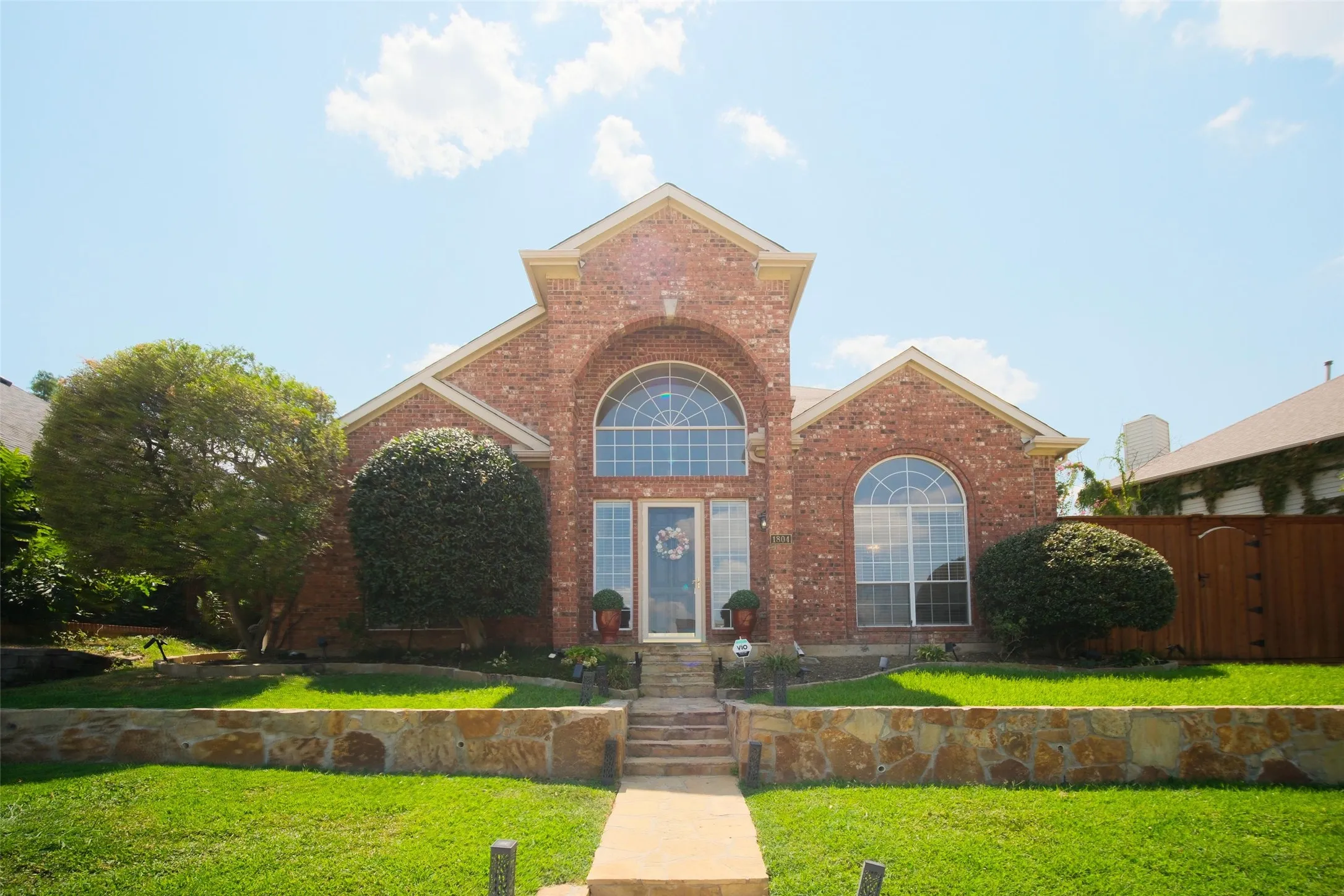 Single Family Residence For Sale in Denton County , 1804 Canoe Way, Carrollton, Texas 75010, 3 Bedroom, 3 Bathroom, 2 Garage spaces, 2,393 Sqft, built in 1992, mls#21364384, Real Estate Agent in Carrollton, Homes For Sale in Denton county, Homes For Sale in Carrollton, Realtor in Carrollton Texas, Real Estate Brokerage Independent Realty Texas, Luminita Cordes Realtor