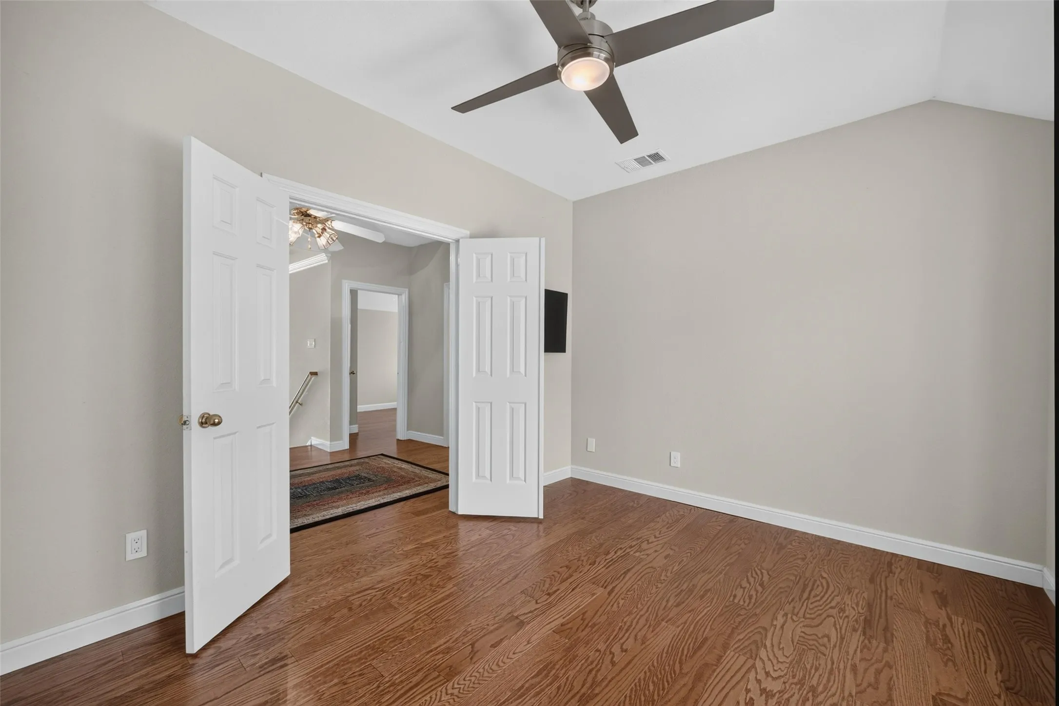 Single Family Residence For Sale in Denton County , 1804 Canoe Way, Carrollton, Texas 75010, 3 Bedroom, 3 Bathroom, 2 Garage spaces, 2,393 Sqft, built in 1992, mls#21364384, Real Estate Agent in Carrollton, Homes For Sale in Denton county, Homes For Sale in Carrollton, Realtor in Carrollton Texas, Real Estate Brokerage Independent Realty Texas, Luminita Cordes Realtor