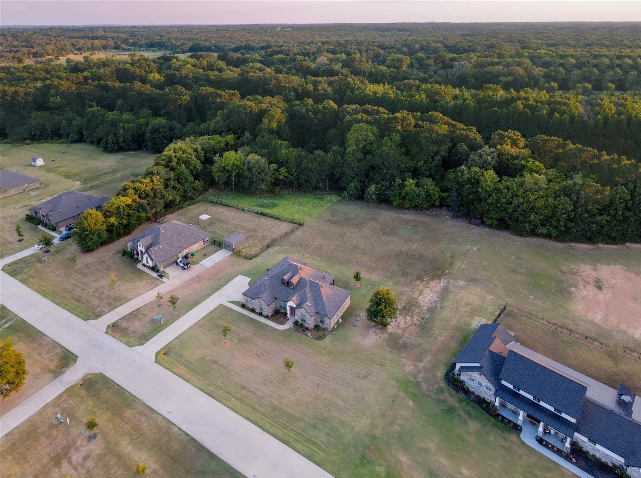 Single Family Residence For Sale in Van Zandt County , 536 Private Road 7017, Edgewood, Texas 75117, 4 Bedroom, 2 Bathroom, 2 Garage spaces, 2,118 Sqft, built in 2022, mls#21373062, Real Estate Agent in Edgewood, Homes For Sale in Van Zandt county, Homes For Sale in Edgewood, Realtor in Edgewood Texas, Real Estate Brokerage Independent Realty Texas, Luminita Cordes Realtor
