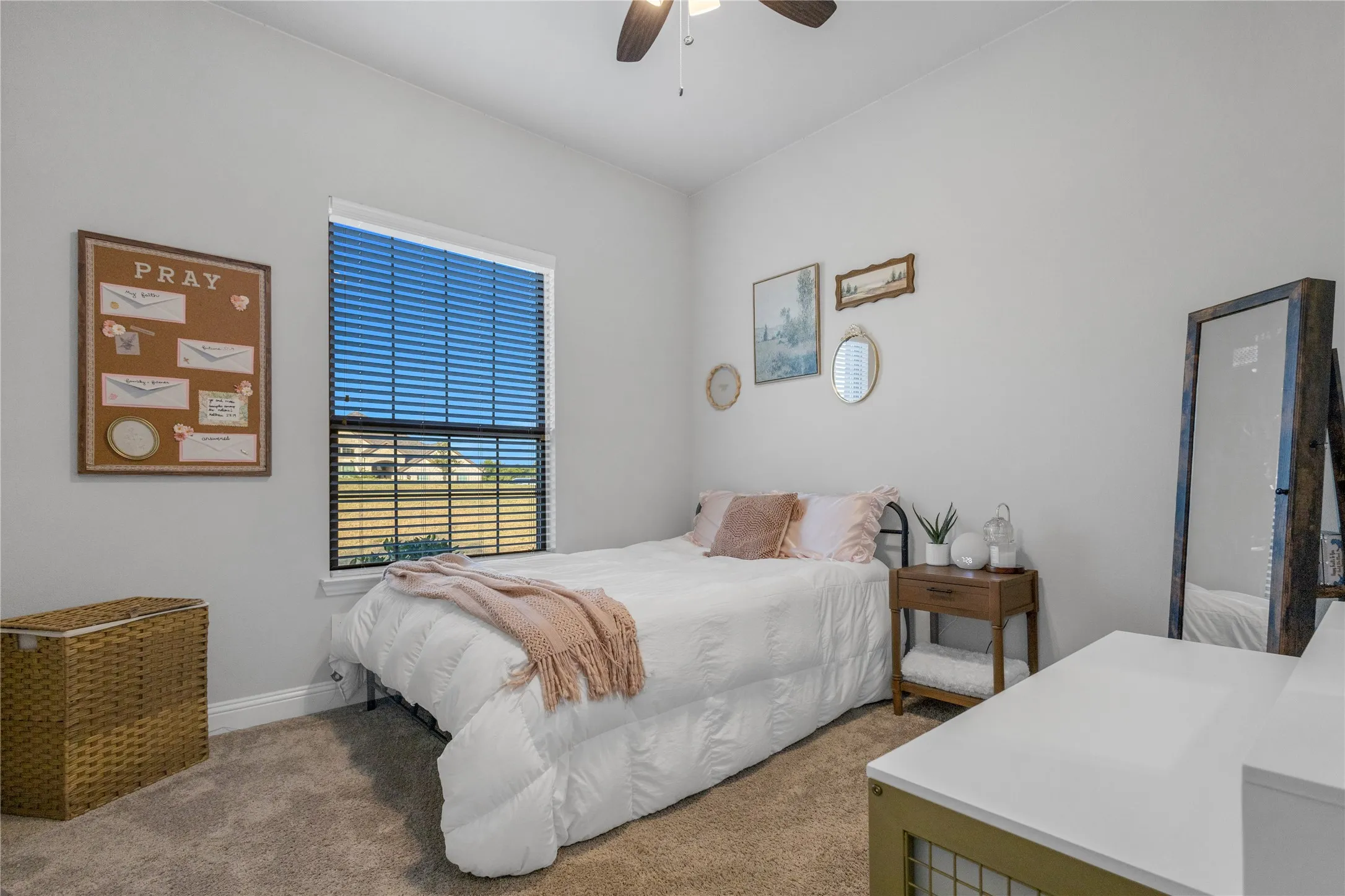 Single Family Residence For Sale in Van Zandt County , 536 Private Road 7017, Edgewood, Texas 75117, 4 Bedroom, 2 Bathroom, 2 Garage spaces, 2,118 Sqft, built in 2022, mls#21373062, Real Estate Agent in Edgewood, Homes For Sale in Van Zandt county, Homes For Sale in Edgewood, Realtor in Edgewood Texas, Real Estate Brokerage Independent Realty Texas, Luminita Cordes Realtor