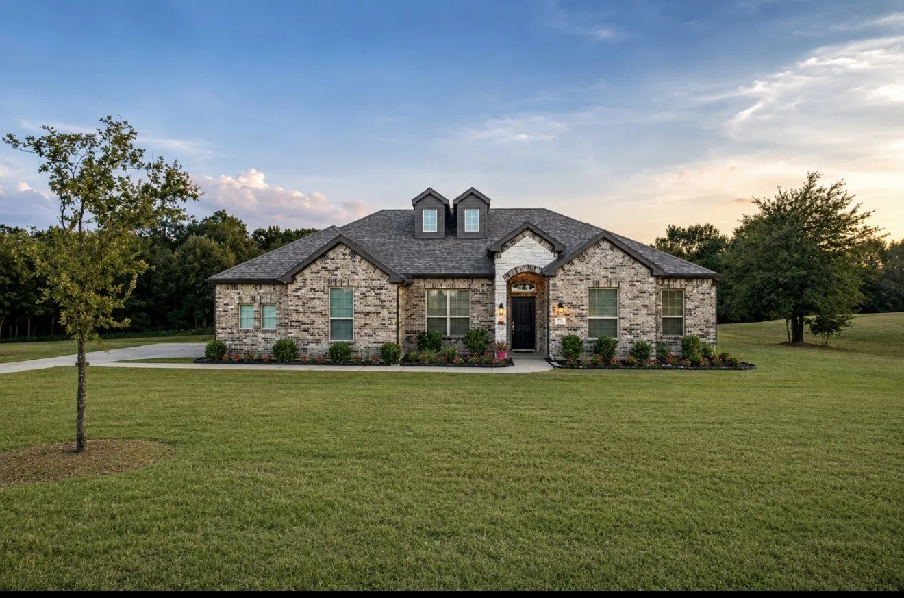 Single Family Residence For Sale in Van Zandt County , 536 Private Road 7017, Edgewood, Texas 75117, 4 Bedroom, 2 Bathroom, 2 Garage spaces, 2,118 Sqft, built in 2022, mls#21373062, Real Estate Agent in Edgewood, Homes For Sale in Van Zandt county, Homes For Sale in Edgewood, Realtor in Edgewood Texas, Real Estate Brokerage Independent Realty Texas, Luminita Cordes Realtor