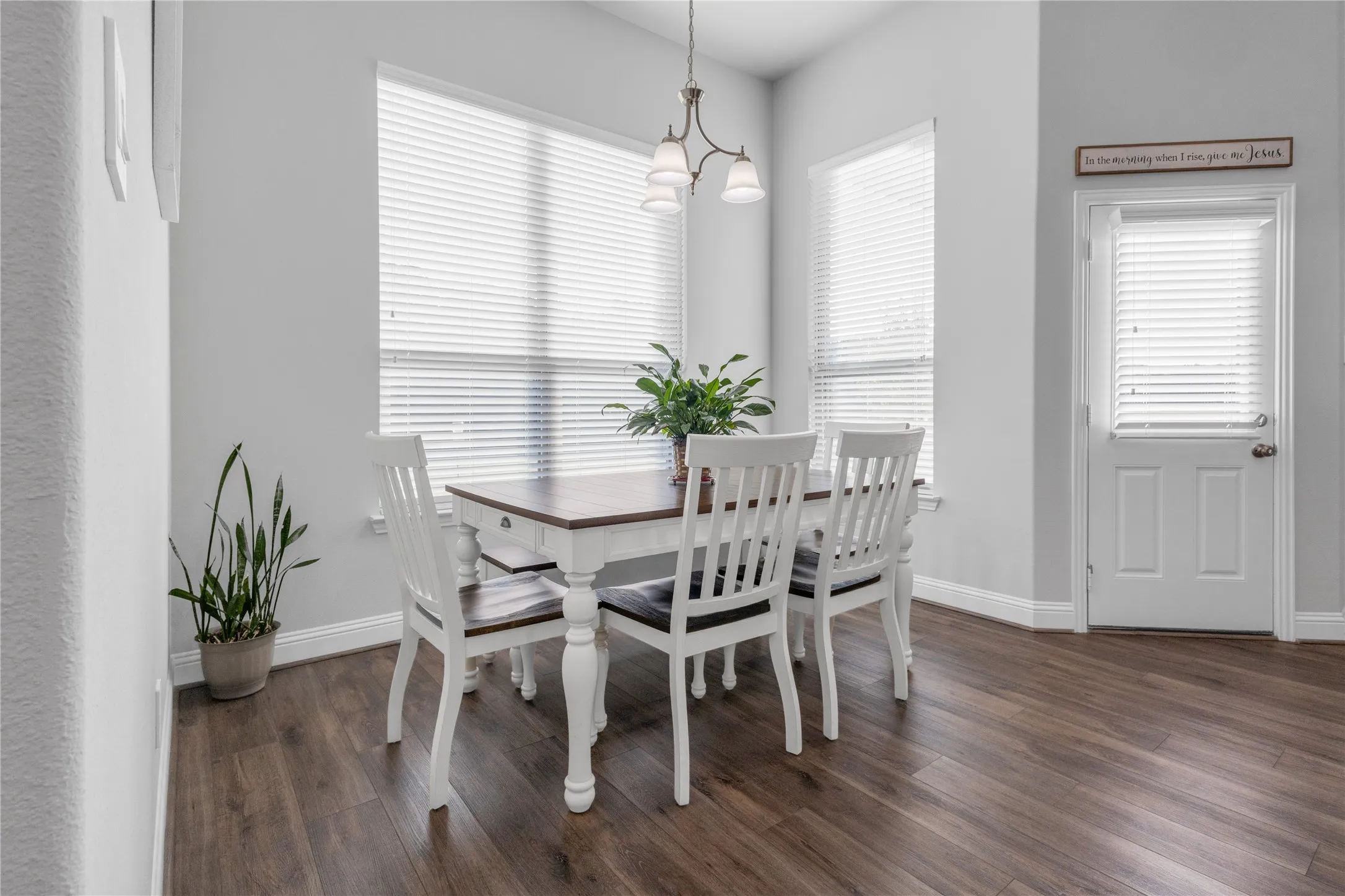 Single Family Residence For Sale in Van Zandt County , 536 Private Road 7017, Edgewood, Texas 75117, 4 Bedroom, 2 Bathroom, 2 Garage spaces, 2,118 Sqft, built in 2022, mls#21373062, Real Estate Agent in Edgewood, Homes For Sale in Van Zandt county, Homes For Sale in Edgewood, Realtor in Edgewood Texas, Real Estate Brokerage Independent Realty Texas, Luminita Cordes Realtor