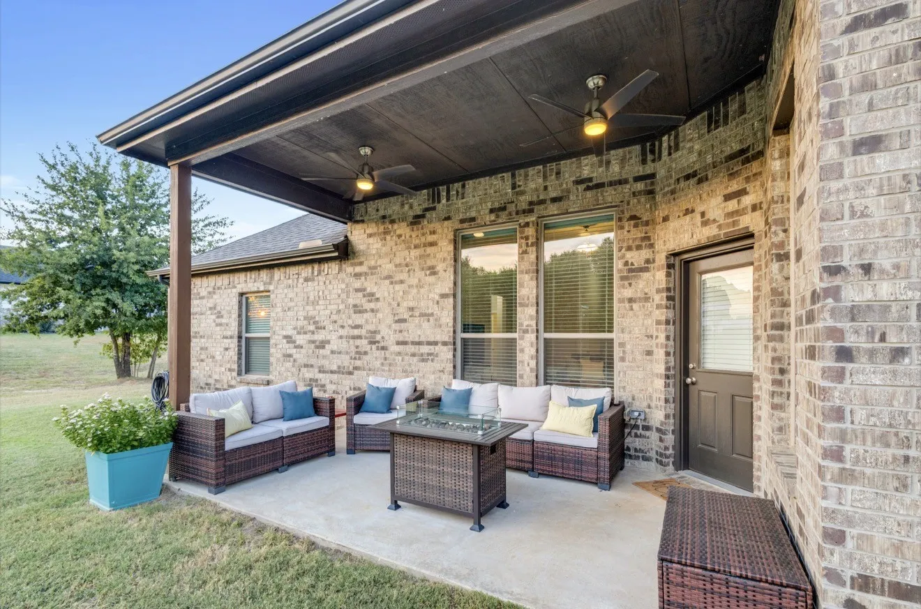 Single Family Residence For Sale in Van Zandt County , 536 Private Road 7017, Edgewood, Texas 75117, 4 Bedroom, 2 Bathroom, 2 Garage spaces, 2,118 Sqft, built in 2022, mls#21373062, Real Estate Agent in Edgewood, Homes For Sale in Van Zandt county, Homes For Sale in Edgewood, Realtor in Edgewood Texas, Real Estate Brokerage Independent Realty Texas, Luminita Cordes Realtor