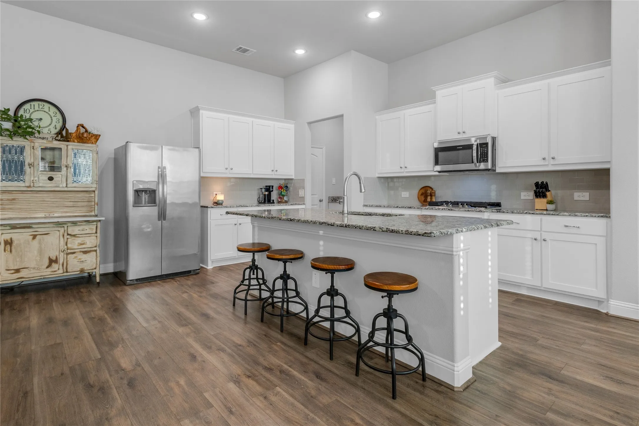 Single Family Residence For Sale in Van Zandt County , 536 Private Road 7017, Edgewood, Texas 75117, 4 Bedroom, 2 Bathroom, 2 Garage spaces, 2,118 Sqft, built in 2022, mls#21373062, Real Estate Agent in Edgewood, Homes For Sale in Van Zandt county, Homes For Sale in Edgewood, Realtor in Edgewood Texas, Real Estate Brokerage Independent Realty Texas, Luminita Cordes Realtor