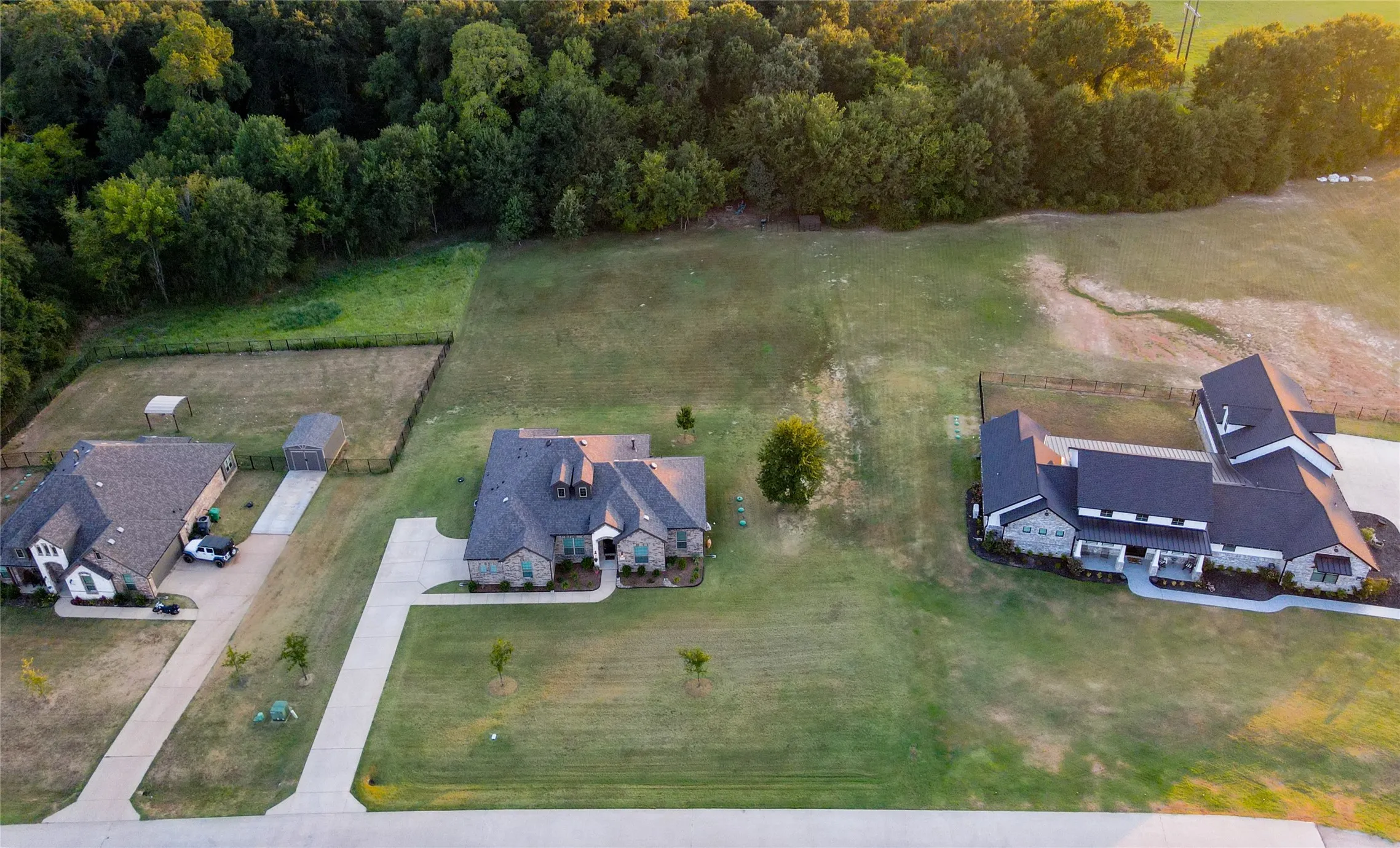 Single Family Residence For Sale in Van Zandt County , 536 Private Road 7017, Edgewood, Texas 75117, 4 Bedroom, 2 Bathroom, 2 Garage spaces, 2,118 Sqft, built in 2022, mls#21373062, Real Estate Agent in Edgewood, Homes For Sale in Van Zandt county, Homes For Sale in Edgewood, Realtor in Edgewood Texas, Real Estate Brokerage Independent Realty Texas, Luminita Cordes Realtor