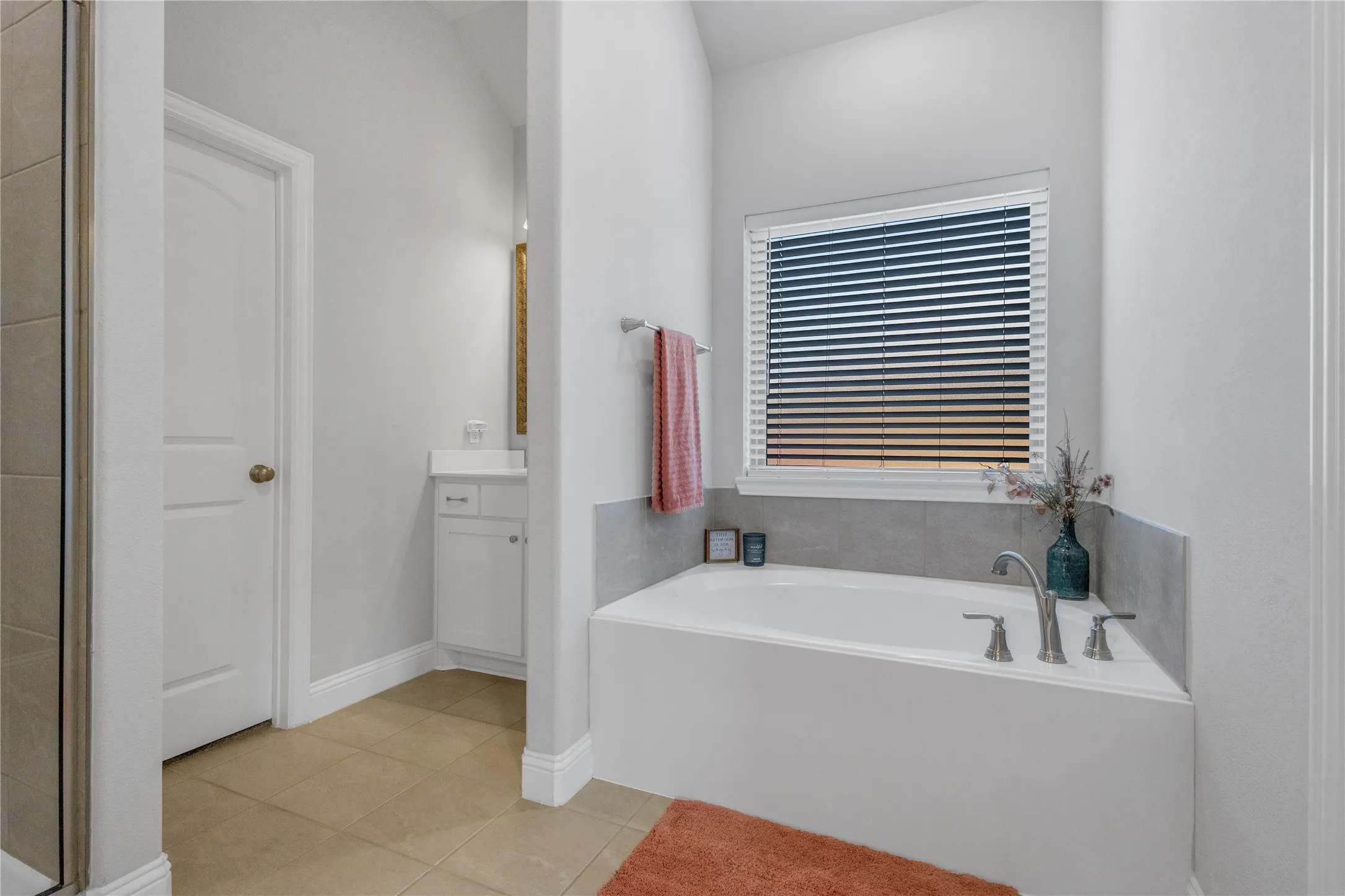 Single Family Residence For Sale in Van Zandt County , 536 Private Road 7017, Edgewood, Texas 75117, 4 Bedroom, 2 Bathroom, 2 Garage spaces, 2,118 Sqft, built in 2022, mls#21373062, Real Estate Agent in Edgewood, Homes For Sale in Van Zandt county, Homes For Sale in Edgewood, Realtor in Edgewood Texas, Real Estate Brokerage Independent Realty Texas, Luminita Cordes Realtor