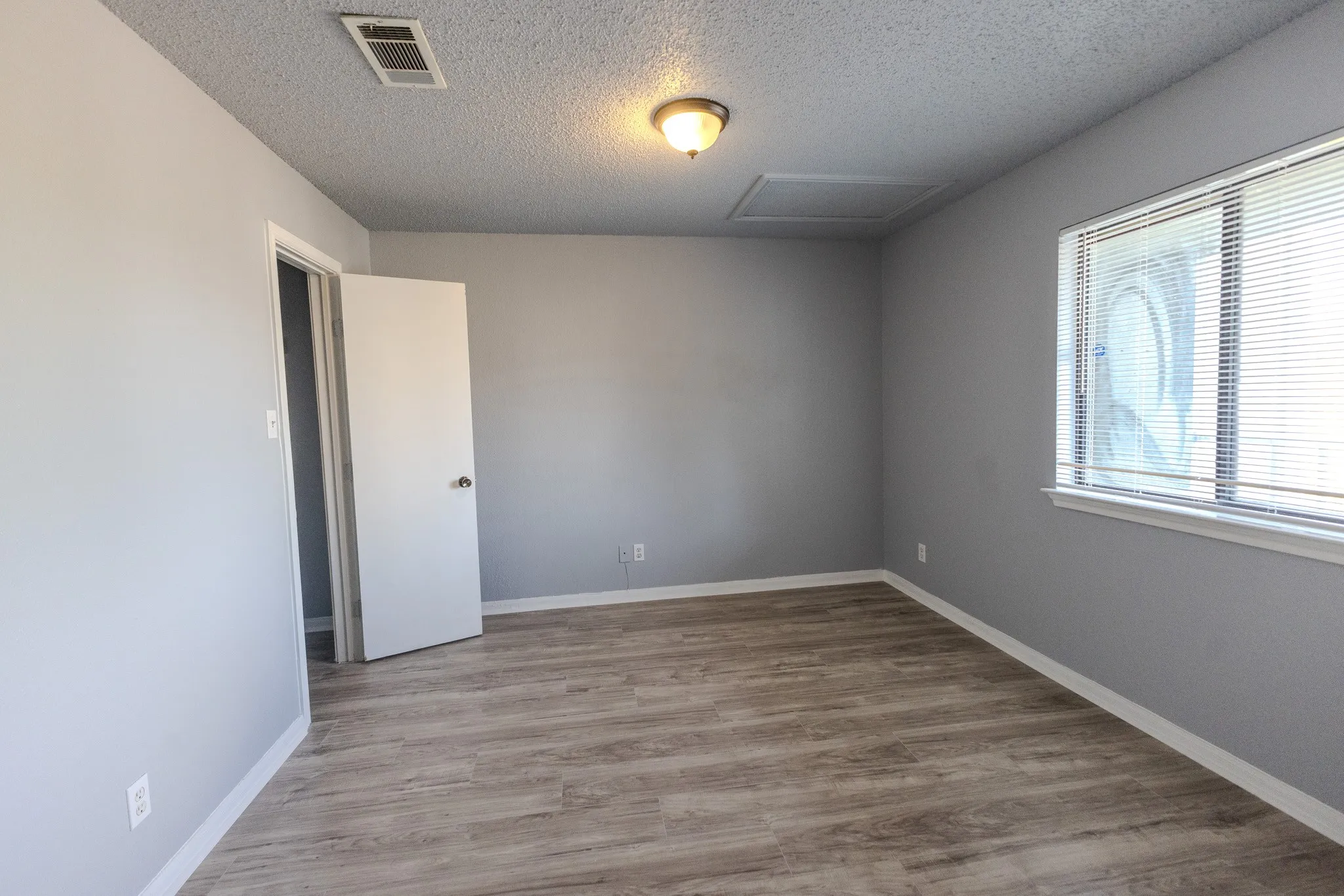 Condominium For Sale in Dallas County , 6108 Abrams Road 128, Dallas, Texas 75231, 1 Bedroom, 1 Bathroom, Garage spaces, 500 Sqft, built in 2005, mls#21373232, Real Estate Agent in Dallas, Homes For Sale in Dallas county, Homes For Sale in Dallas, Realtor in Dallas Texas, Real Estate Brokerage Independent Realty Texas, Luminita Cordes Realtor