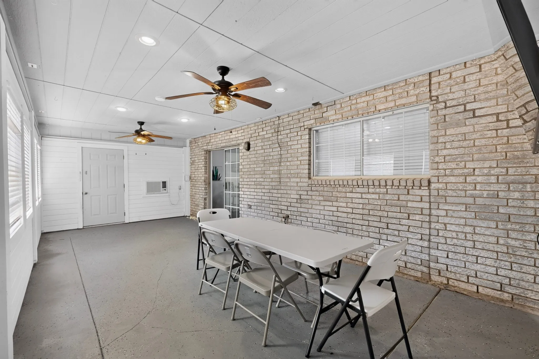 Single Family Residence For Sale in Dallas County , 5313 Peach Tree Lane, Sachse, Texas 75048, 4 Bedroom, 4 Bathroom, 4 Garage spaces, 2,296 Sqft, built in 1993, mls#21372839, Real Estate Agent in Sachse, Homes For Sale in Dallas county, Homes For Sale in Sachse, Realtor in Sachse Texas, Real Estate Brokerage Independent Realty Texas, Luminita Cordes Realtor