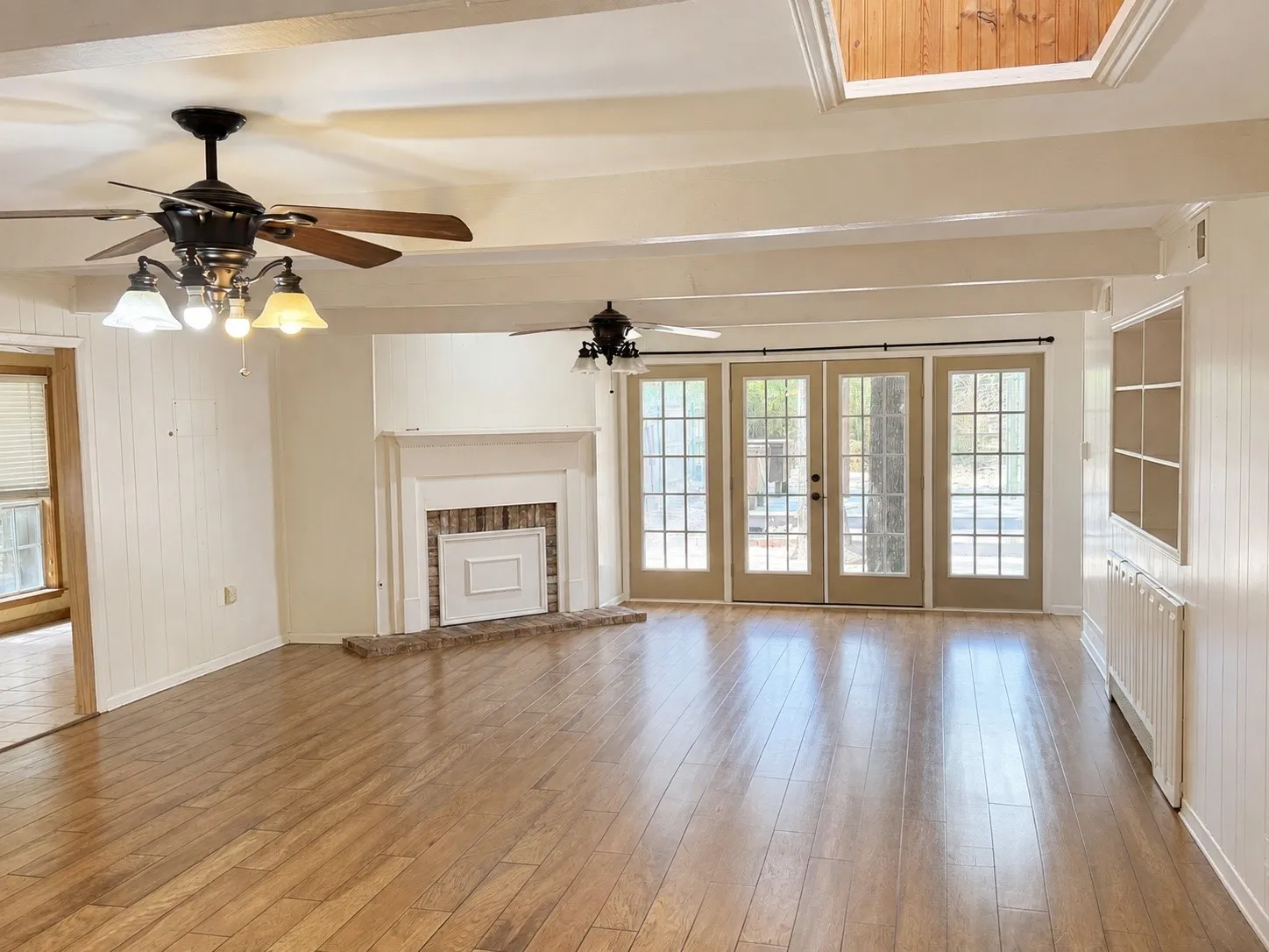 Single Family Residence For Sale in Navarro County , 704 Dobbins Road, Corsicana, Texas 75110, 3 Bedroom, 2 Bathroom, 2 Garage spaces, 2,263 Sqft, built in 1970, mls#21368145, Real Estate Agent in Corsicana, Homes For Sale in Navarro county, Homes For Sale in Corsicana, Realtor in Corsicana Texas, Real Estate Brokerage Independent Realty Texas, Luminita Cordes Realtor