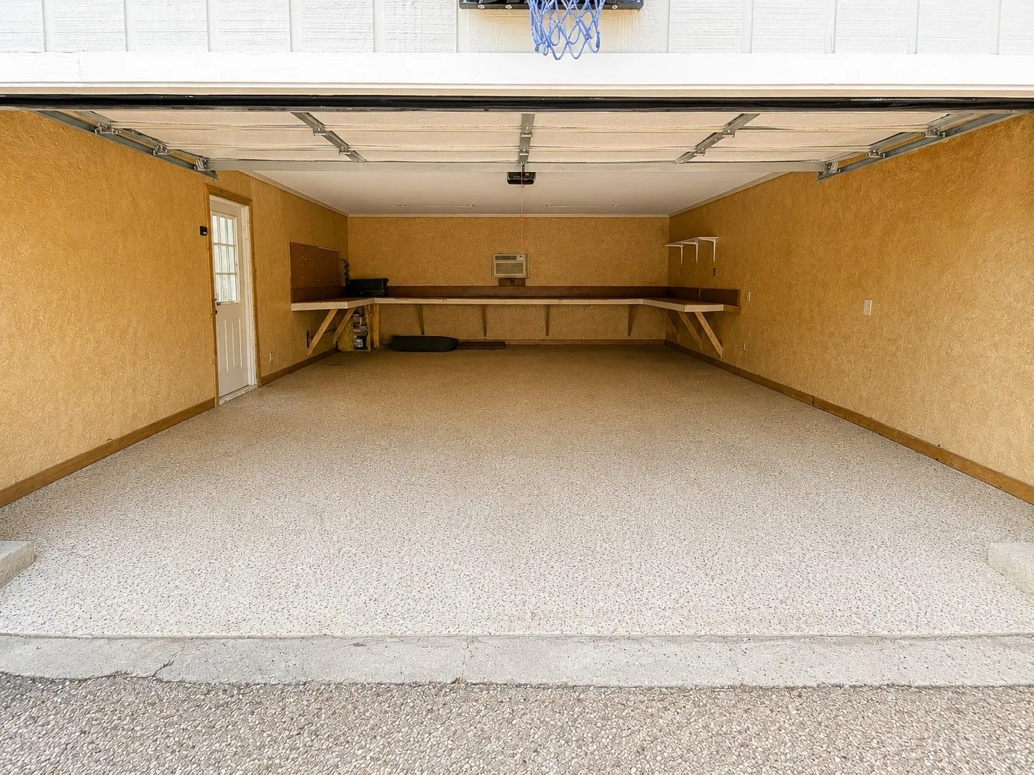 Single Family Residence For Sale in Navarro County , 704 Dobbins Road, Corsicana, Texas 75110, 3 Bedroom, 2 Bathroom, 2 Garage spaces, 2,263 Sqft, built in 1970, mls#21368145, Real Estate Agent in Corsicana, Homes For Sale in Navarro county, Homes For Sale in Corsicana, Realtor in Corsicana Texas, Real Estate Brokerage Independent Realty Texas, Luminita Cordes Realtor