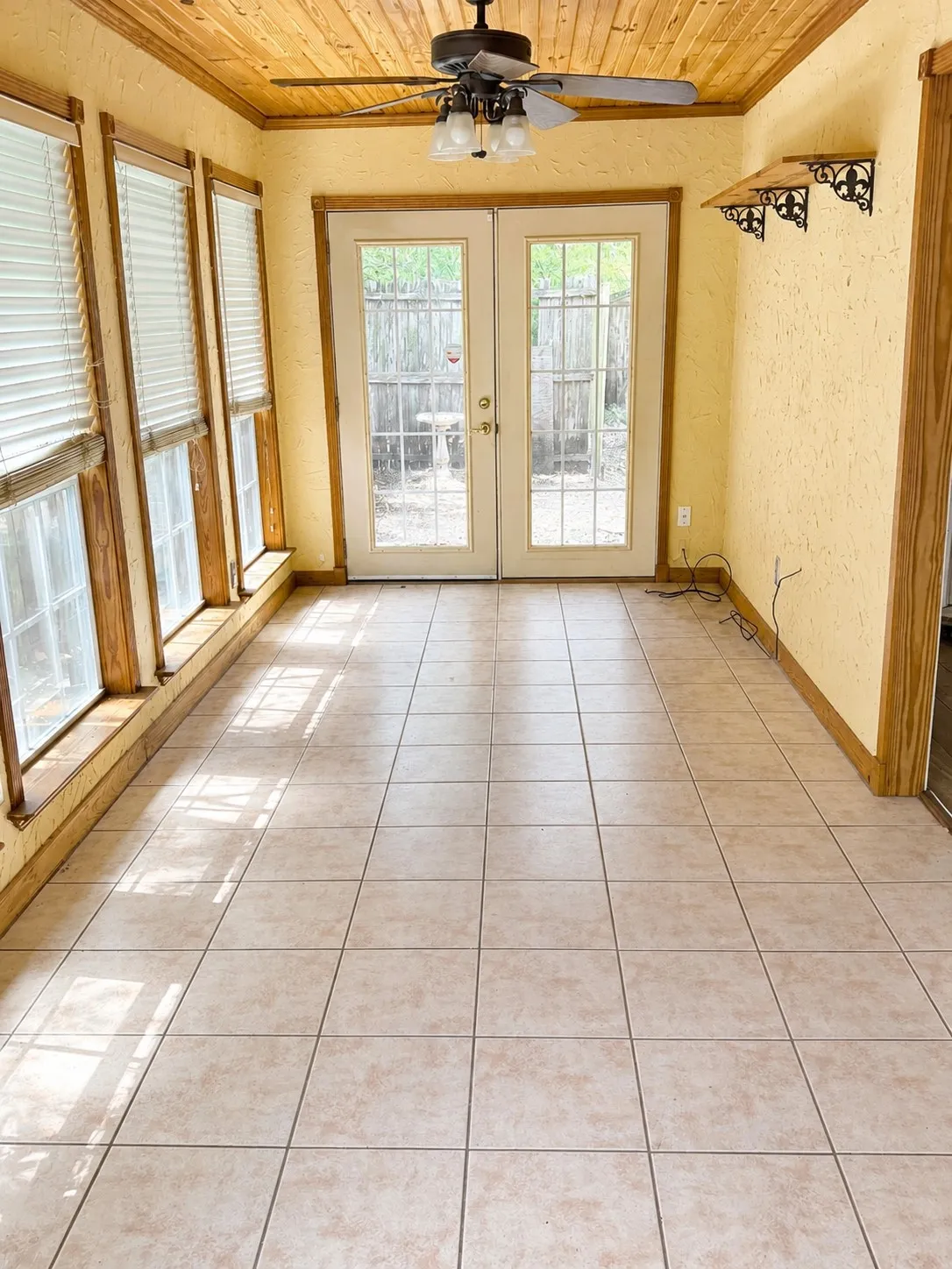 Single Family Residence For Sale in Navarro County , 704 Dobbins Road, Corsicana, Texas 75110, 3 Bedroom, 2 Bathroom, 2 Garage spaces, 2,263 Sqft, built in 1970, mls#21368145, Real Estate Agent in Corsicana, Homes For Sale in Navarro county, Homes For Sale in Corsicana, Realtor in Corsicana Texas, Real Estate Brokerage Independent Realty Texas, Luminita Cordes Realtor
