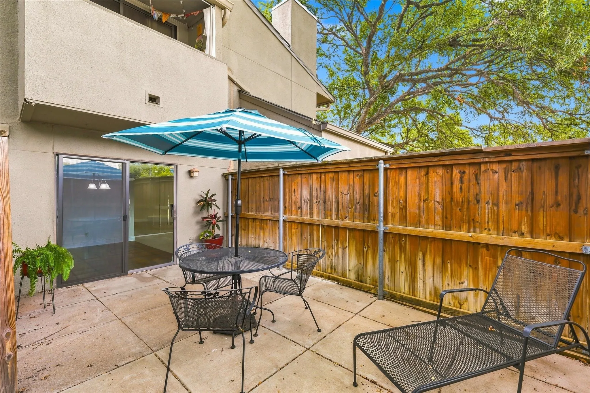 Condominium For Sale in Tarrant County , 4916 Byers Avenue A, Fort Worth, Texas 76107, 2 Bedroom, 2 Bathroom, Garage spaces, 1,026 Sqft, built in 1983, mls#21372339, Real Estate Agent in Fort Worth, Homes For Sale in Tarrant county, Homes For Sale in Fort Worth, Realtor in Fort Worth Texas, Real Estate Brokerage Independent Realty Texas, Luminita Cordes Realtor
