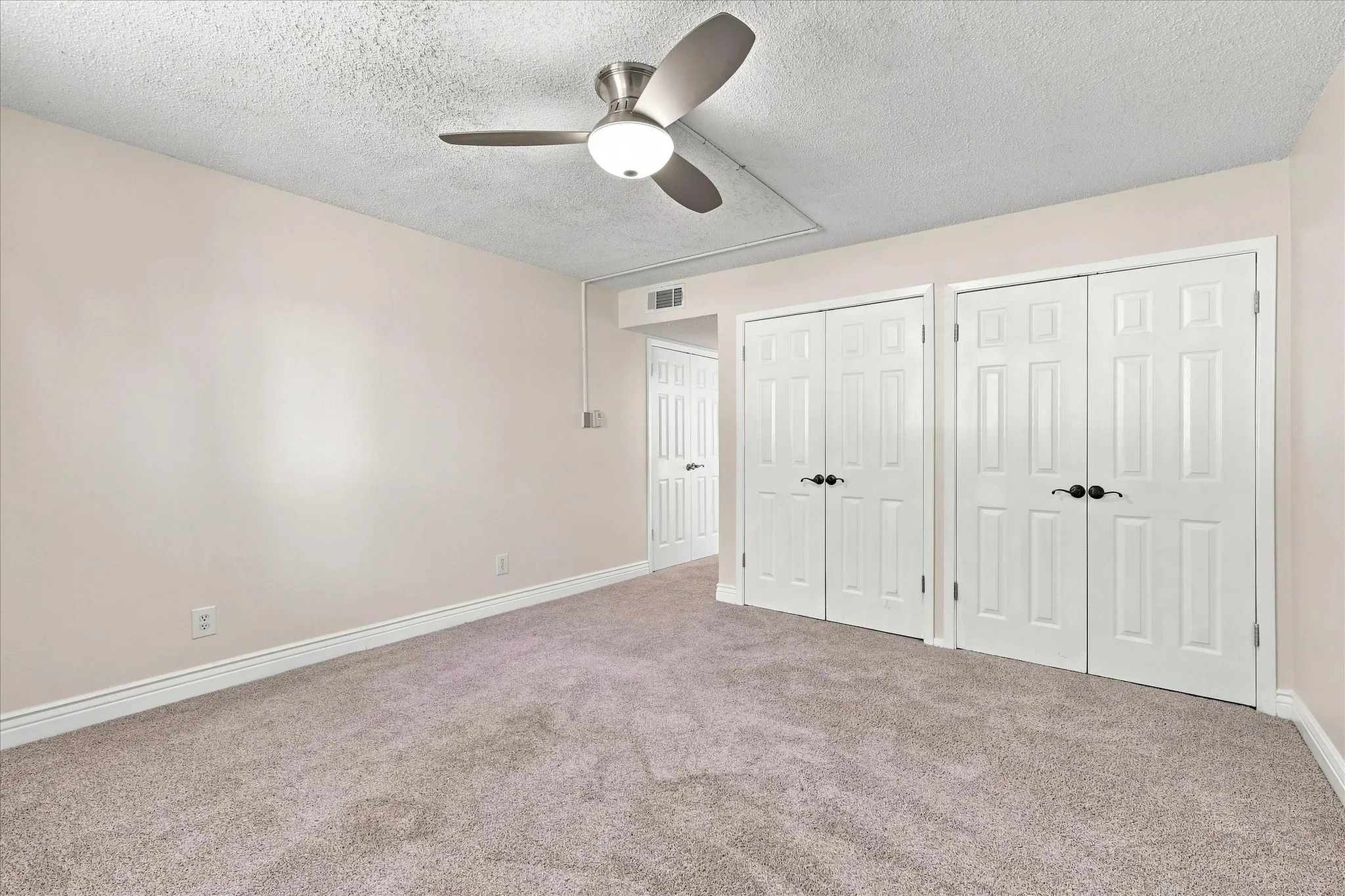 Primary has ensuite bathroom and 3 closets!!
