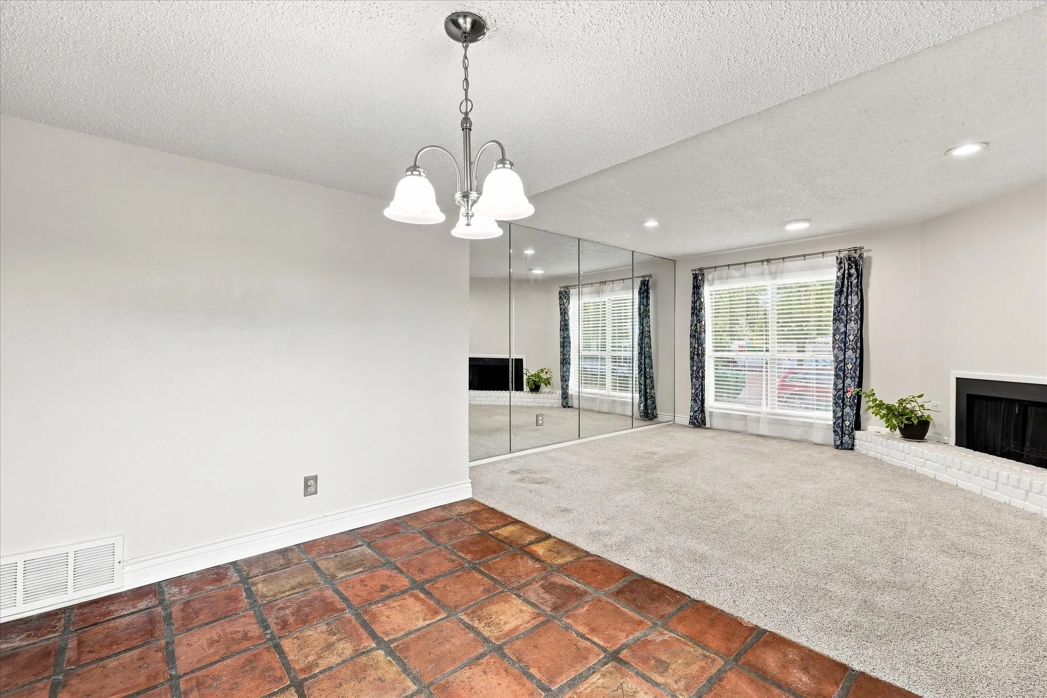 Condominium For Sale in Tarrant County , 4916 Byers Avenue A, Fort Worth, Texas 76107, 2 Bedroom, 2 Bathroom, Garage spaces, 1,026 Sqft, built in 1983, mls#21372339, Real Estate Agent in Fort Worth, Homes For Sale in Tarrant county, Homes For Sale in Fort Worth, Realtor in Fort Worth Texas, Real Estate Brokerage Independent Realty Texas, Luminita Cordes Realtor