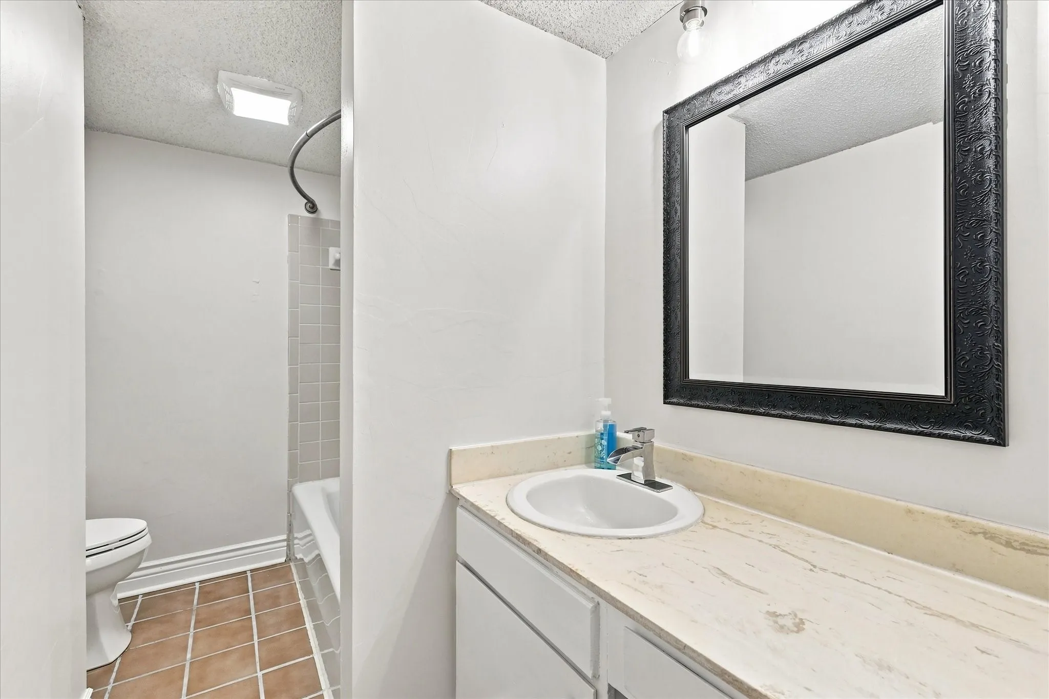 Condominium For Sale in Tarrant County , 4916 Byers Avenue A, Fort Worth, Texas 76107, 2 Bedroom, 2 Bathroom, Garage spaces, 1,026 Sqft, built in 1983, mls#21372339, Real Estate Agent in Fort Worth, Homes For Sale in Tarrant county, Homes For Sale in Fort Worth, Realtor in Fort Worth Texas, Real Estate Brokerage Independent Realty Texas, Luminita Cordes Realtor