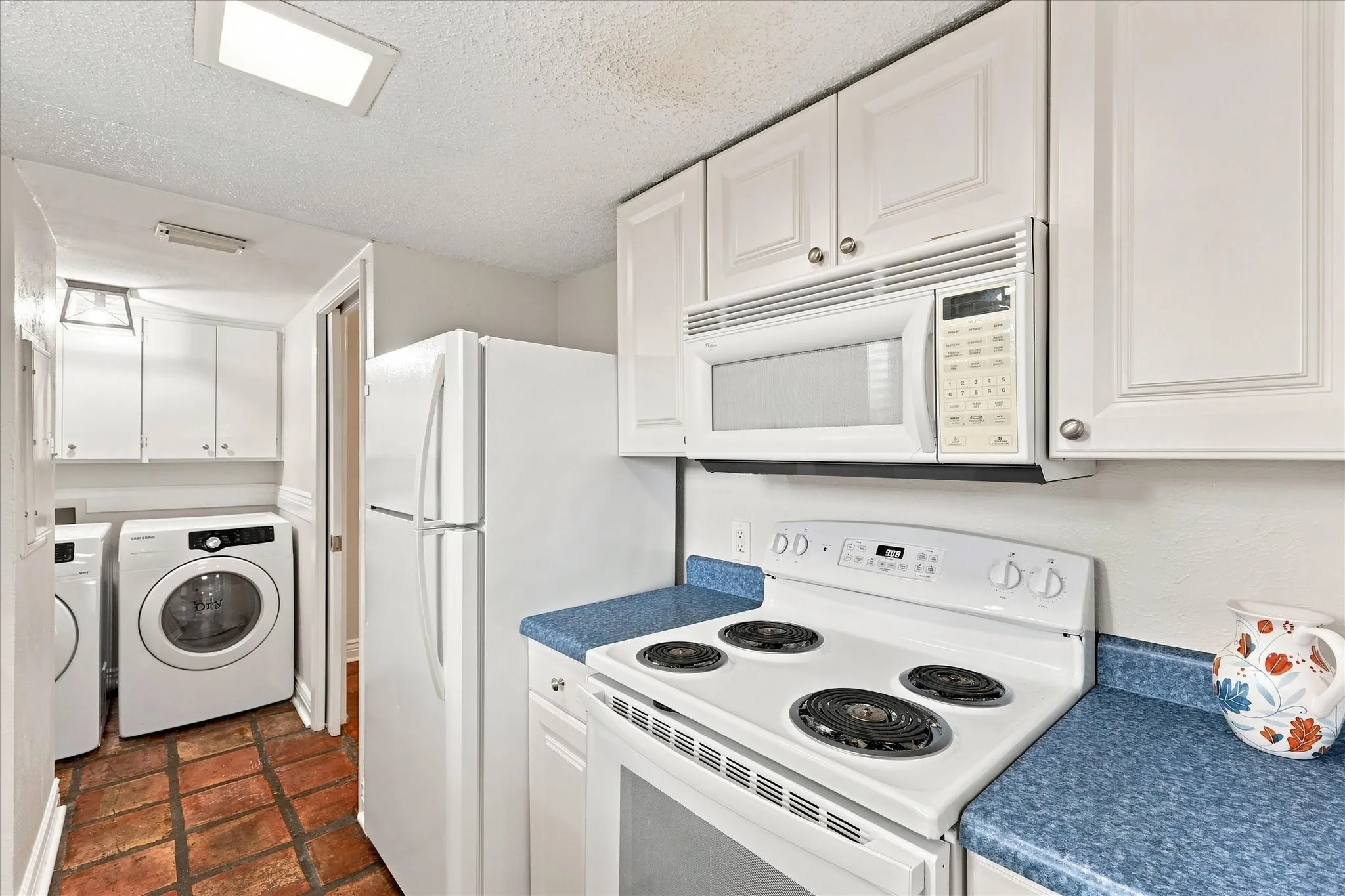 Condominium For Sale in Tarrant County , 4916 Byers Avenue A, Fort Worth, Texas 76107, 2 Bedroom, 2 Bathroom, Garage spaces, 1,026 Sqft, built in 1983, mls#21372339, Real Estate Agent in Fort Worth, Homes For Sale in Tarrant county, Homes For Sale in Fort Worth, Realtor in Fort Worth Texas, Real Estate Brokerage Independent Realty Texas, Luminita Cordes Realtor