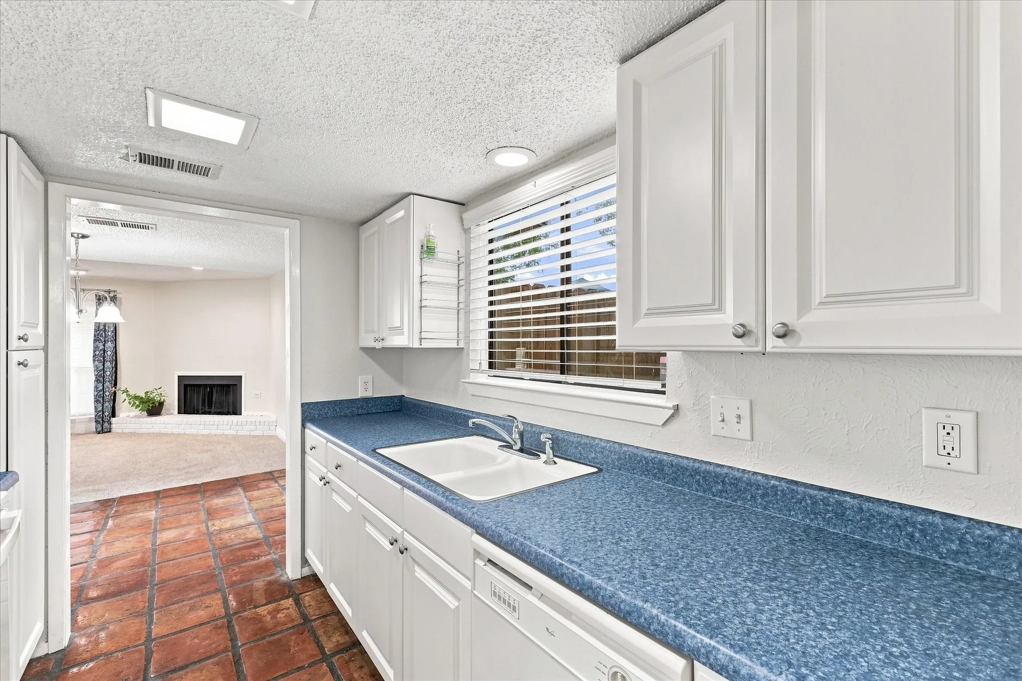 Who doesn't love a window over the sink!