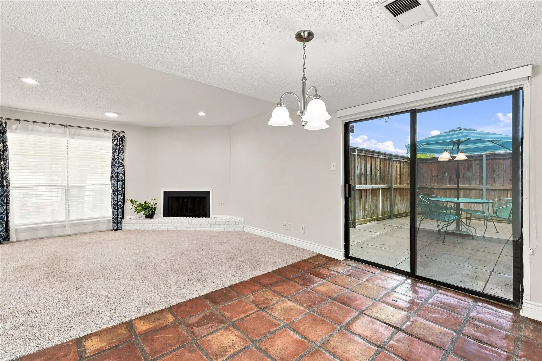 Condominium For Sale in Tarrant County , 4916 Byers Avenue A, Fort Worth, Texas 76107, 2 Bedroom, 2 Bathroom, Garage spaces, 1,026 Sqft, built in 1983, mls#21372339, Real Estate Agent in Fort Worth, Homes For Sale in Tarrant county, Homes For Sale in Fort Worth, Realtor in Fort Worth Texas, Real Estate Brokerage Independent Realty Texas, Luminita Cordes Realtor