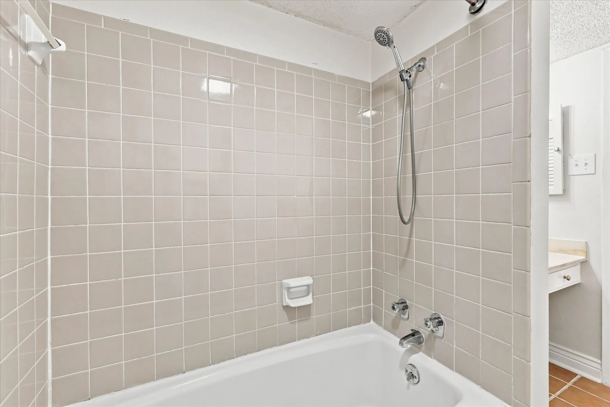 Condominium For Sale in Tarrant County , 4916 Byers Avenue A, Fort Worth, Texas 76107, 2 Bedroom, 2 Bathroom, Garage spaces, 1,026 Sqft, built in 1983, mls#21372339, Real Estate Agent in Fort Worth, Homes For Sale in Tarrant county, Homes For Sale in Fort Worth, Realtor in Fort Worth Texas, Real Estate Brokerage Independent Realty Texas, Luminita Cordes Realtor