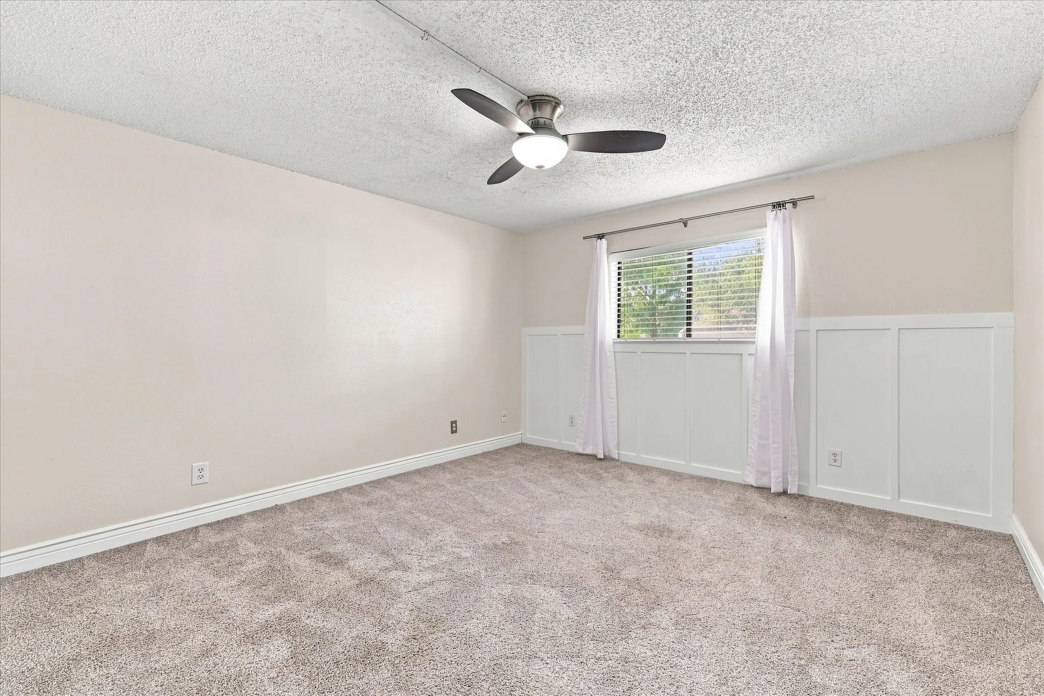 Condominium For Sale in Tarrant County , 4916 Byers Avenue A, Fort Worth, Texas 76107, 2 Bedroom, 2 Bathroom, Garage spaces, 1,026 Sqft, built in 1983, mls#21372339, Real Estate Agent in Fort Worth, Homes For Sale in Tarrant county, Homes For Sale in Fort Worth, Realtor in Fort Worth Texas, Real Estate Brokerage Independent Realty Texas, Luminita Cordes Realtor