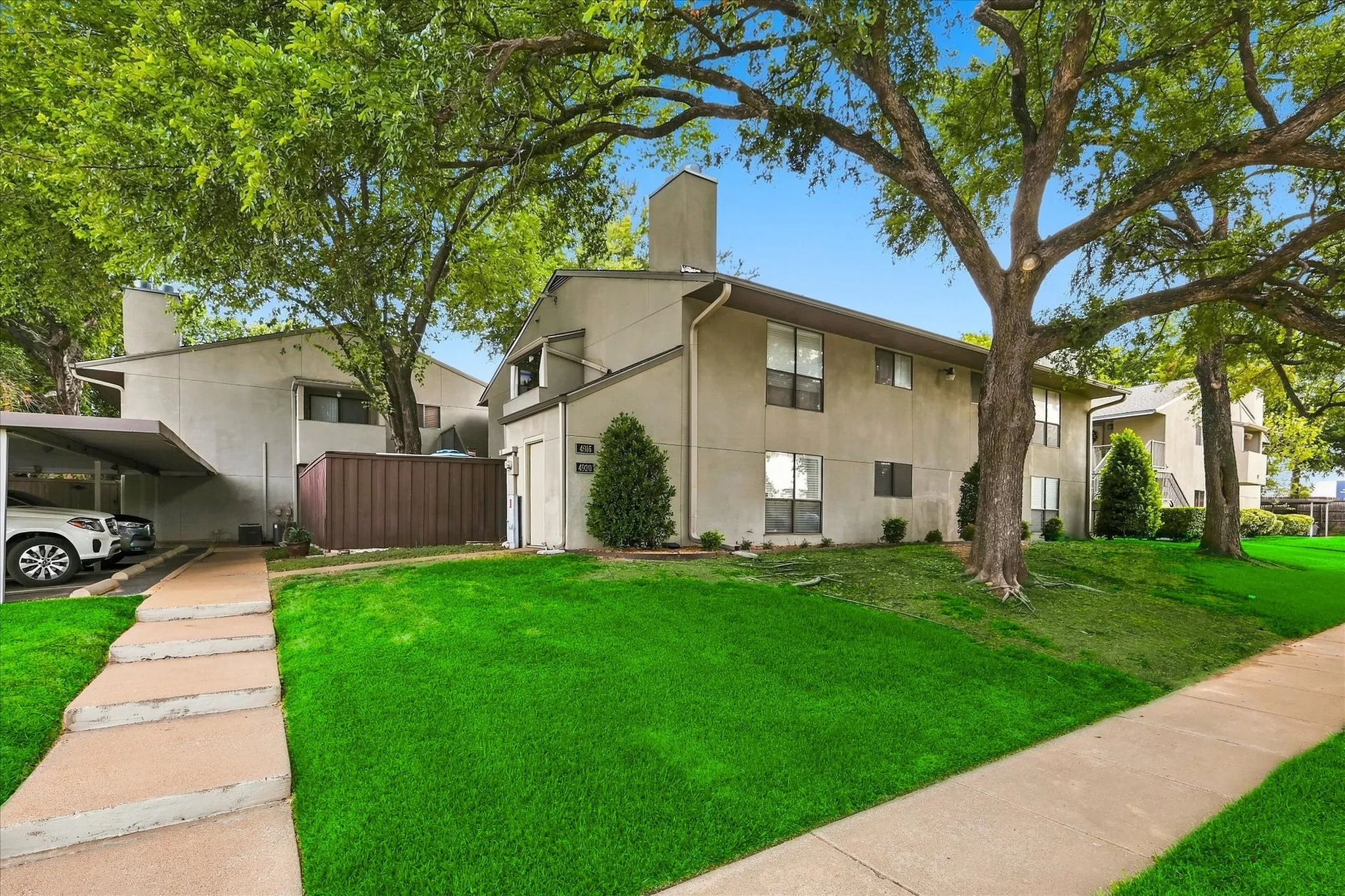 Corner unit close to parking spot