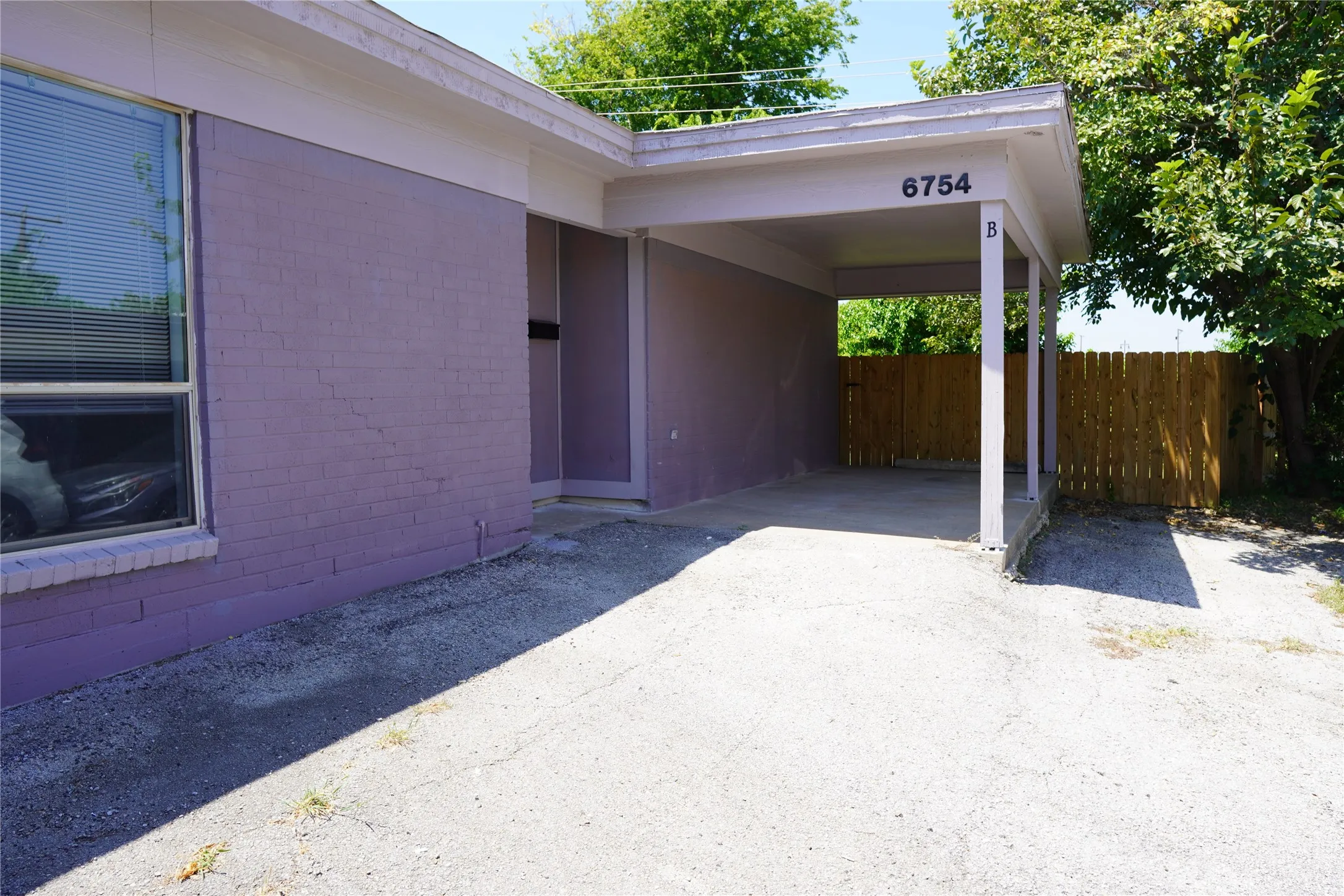 Apartment For Rent in Tarrant County , 6754 Trail Lake Drive B, Fort Worth, Texas 76133, 2 Bedroom, 2 Bathroom, Garage spaces, 1,064 Sqft, built in 1971, mls#21373206, Real Estate Agent in Fort Worth, Homes For Rent in Tarrant county, Homes For Rent in Fort Worth, Realtor in Fort Worth Texas, Real Estate Brokerage Independent Realty Texas, Luminita Cordes Realtor