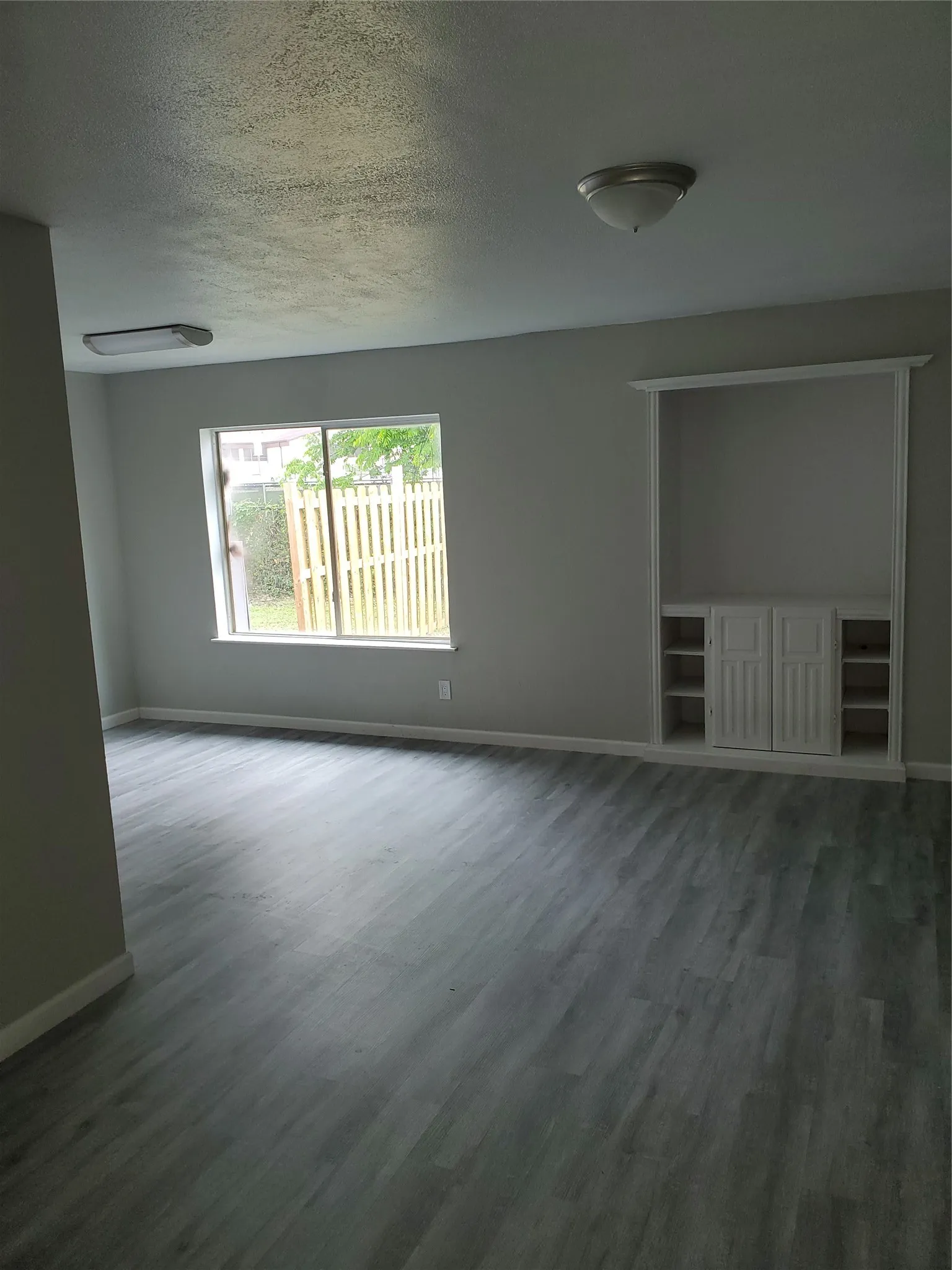 Apartment For Rent in Tarrant County , 6754 Trail Lake Drive B, Fort Worth, Texas 76133, 2 Bedroom, 2 Bathroom, Garage spaces, 1,064 Sqft, built in 1971, mls#21373206, Real Estate Agent in Fort Worth, Homes For Rent in Tarrant county, Homes For Rent in Fort Worth, Realtor in Fort Worth Texas, Real Estate Brokerage Independent Realty Texas, Luminita Cordes Realtor