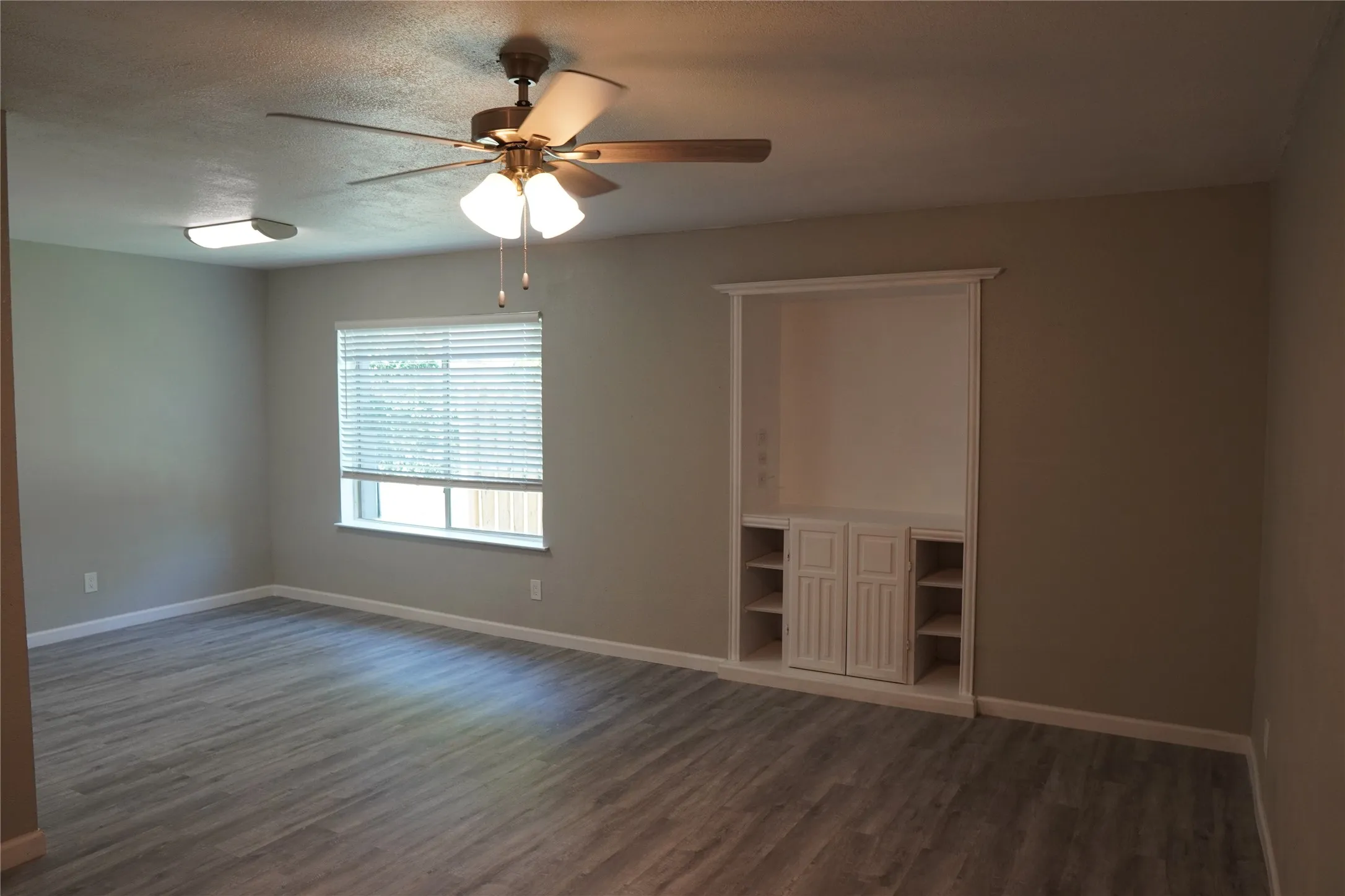 Apartment For Rent in Tarrant County , 6754 Trail Lake Drive B, Fort Worth, Texas 76133, 2 Bedroom, 2 Bathroom, Garage spaces, 1,064 Sqft, built in 1971, mls#21373206, Real Estate Agent in Fort Worth, Homes For Rent in Tarrant county, Homes For Rent in Fort Worth, Realtor in Fort Worth Texas, Real Estate Brokerage Independent Realty Texas, Luminita Cordes Realtor