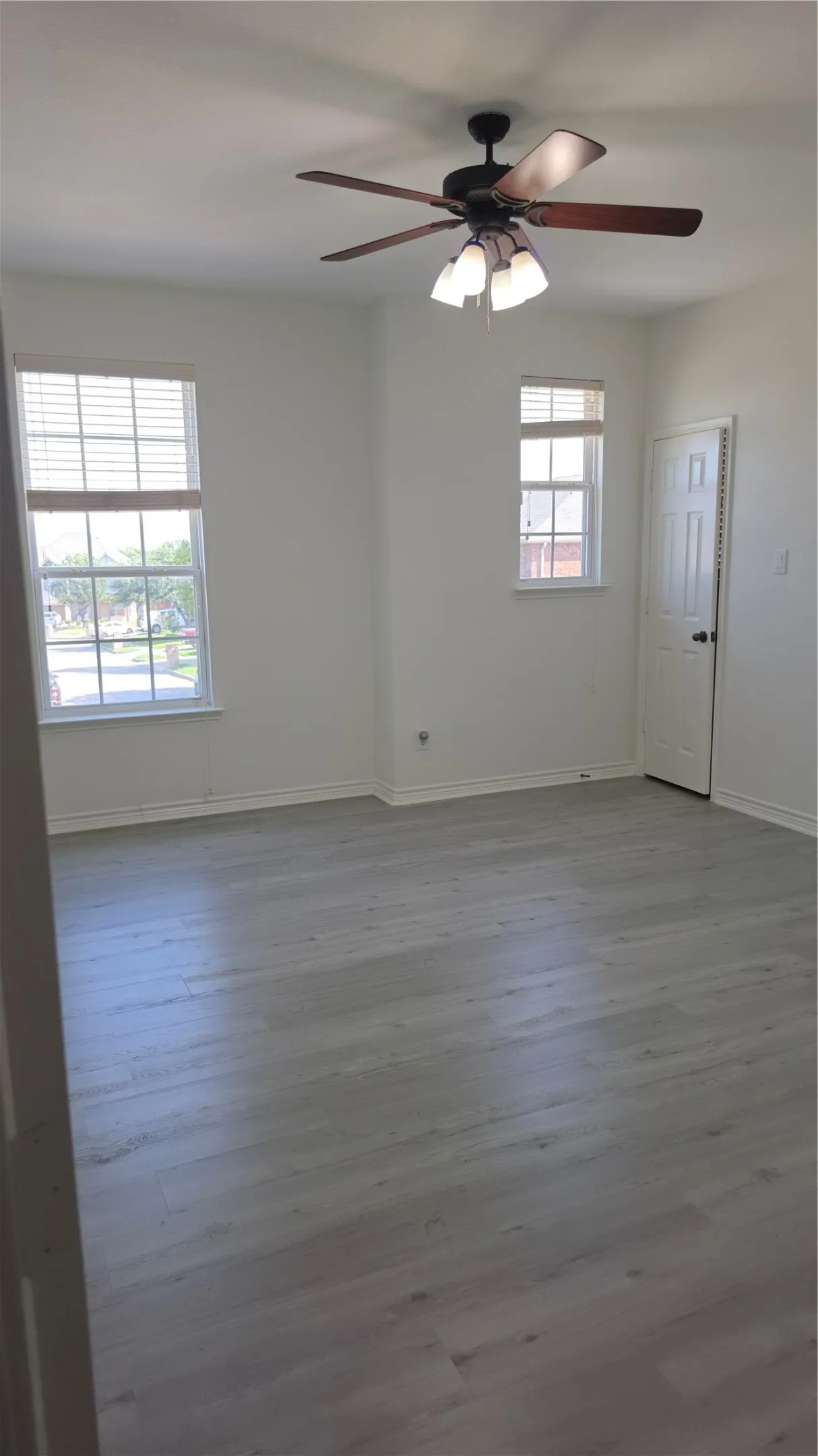 Single Family Residence For Sale in Tarrant County , 606 Port Royale Way, Euless, Texas 76039, 4 Bedroom, 3 Bathroom, 2 Garage spaces, 3,441 Sqft, built in 2007, mls#21373178, Real Estate Agent in Euless, Homes For Sale in Tarrant county, Homes For Sale in Euless, Realtor in Euless Texas, Real Estate Brokerage Independent Realty Texas, Luminita Cordes Realtor