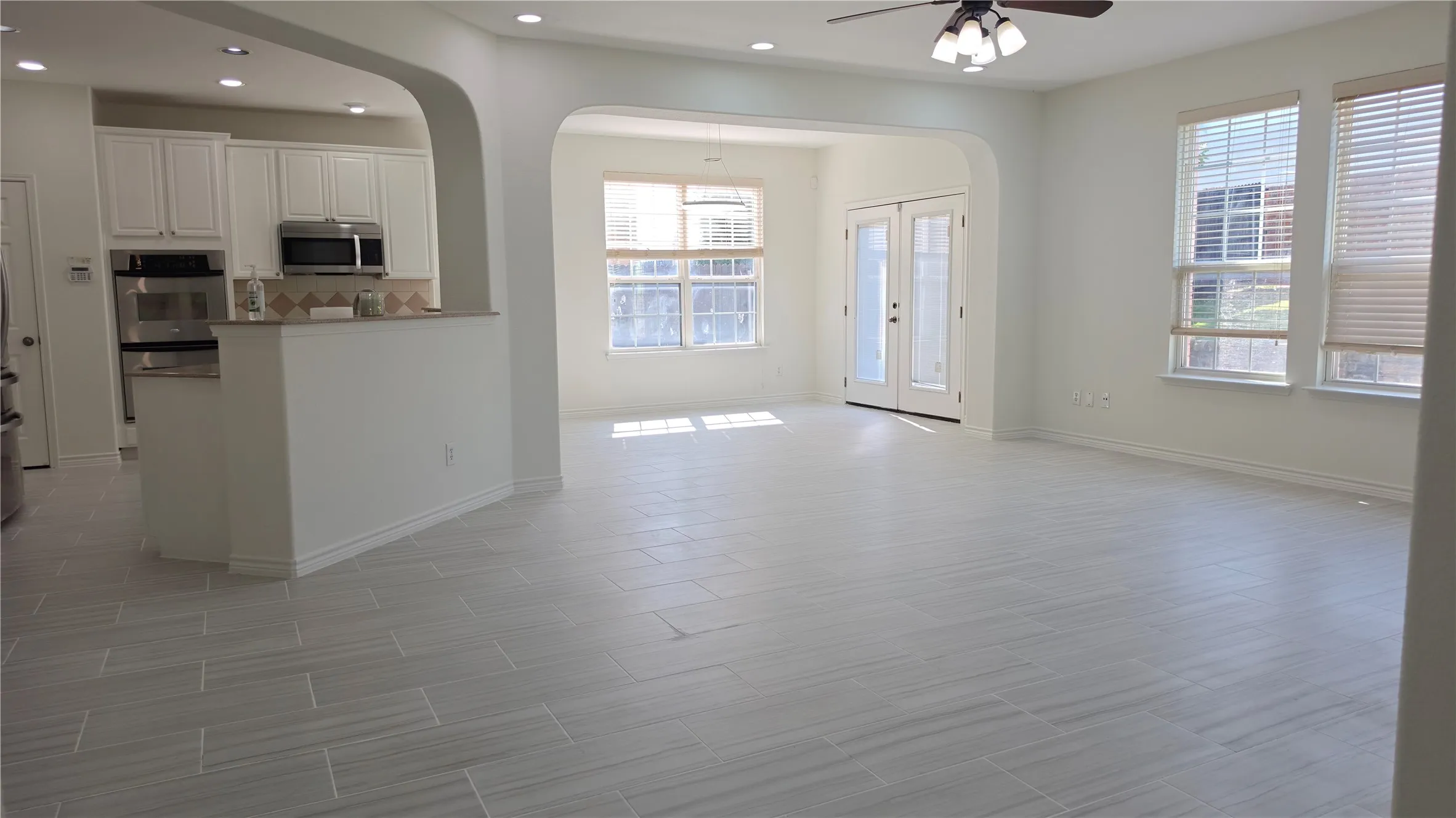 Single Family Residence For Sale in Tarrant County , 606 Port Royale Way, Euless, Texas 76039, 4 Bedroom, 3 Bathroom, 2 Garage spaces, 3,441 Sqft, built in 2007, mls#21373178, Real Estate Agent in Euless, Homes For Sale in Tarrant county, Homes For Sale in Euless, Realtor in Euless Texas, Real Estate Brokerage Independent Realty Texas, Luminita Cordes Realtor