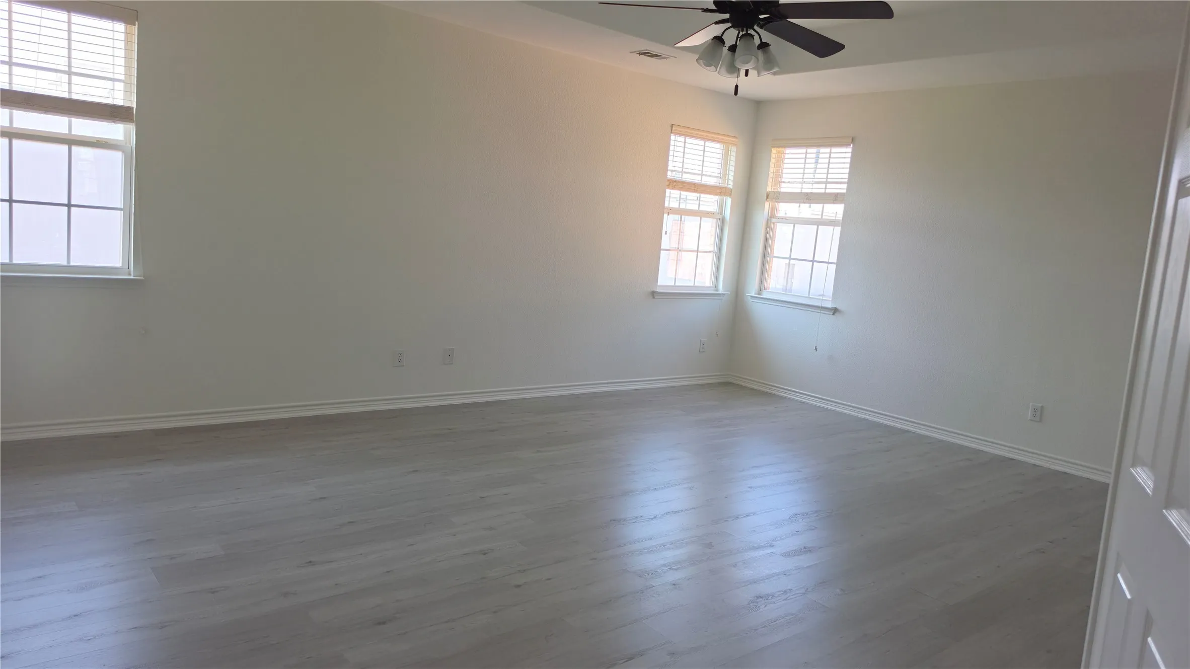 Single Family Residence For Sale in Tarrant County , 606 Port Royale Way, Euless, Texas 76039, 4 Bedroom, 3 Bathroom, 2 Garage spaces, 3,441 Sqft, built in 2007, mls#21373178, Real Estate Agent in Euless, Homes For Sale in Tarrant county, Homes For Sale in Euless, Realtor in Euless Texas, Real Estate Brokerage Independent Realty Texas, Luminita Cordes Realtor