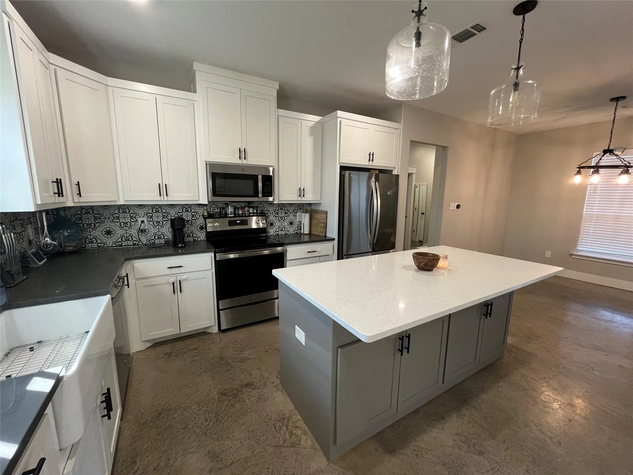 Single Family Residence For Rent in Parker County , 171 Cool Meadows Court, Millsap, Texas 76066, 3 Bedroom, 2 Bathroom, 2 Garage spaces, 1,668 Sqft, built in 2021, mls#21373242, Real Estate Agent in Millsap, Homes For Rent in Parker county, Homes For Rent in Millsap, Realtor in Millsap Texas, Real Estate Brokerage Independent Realty Texas, Luminita Cordes Realtor