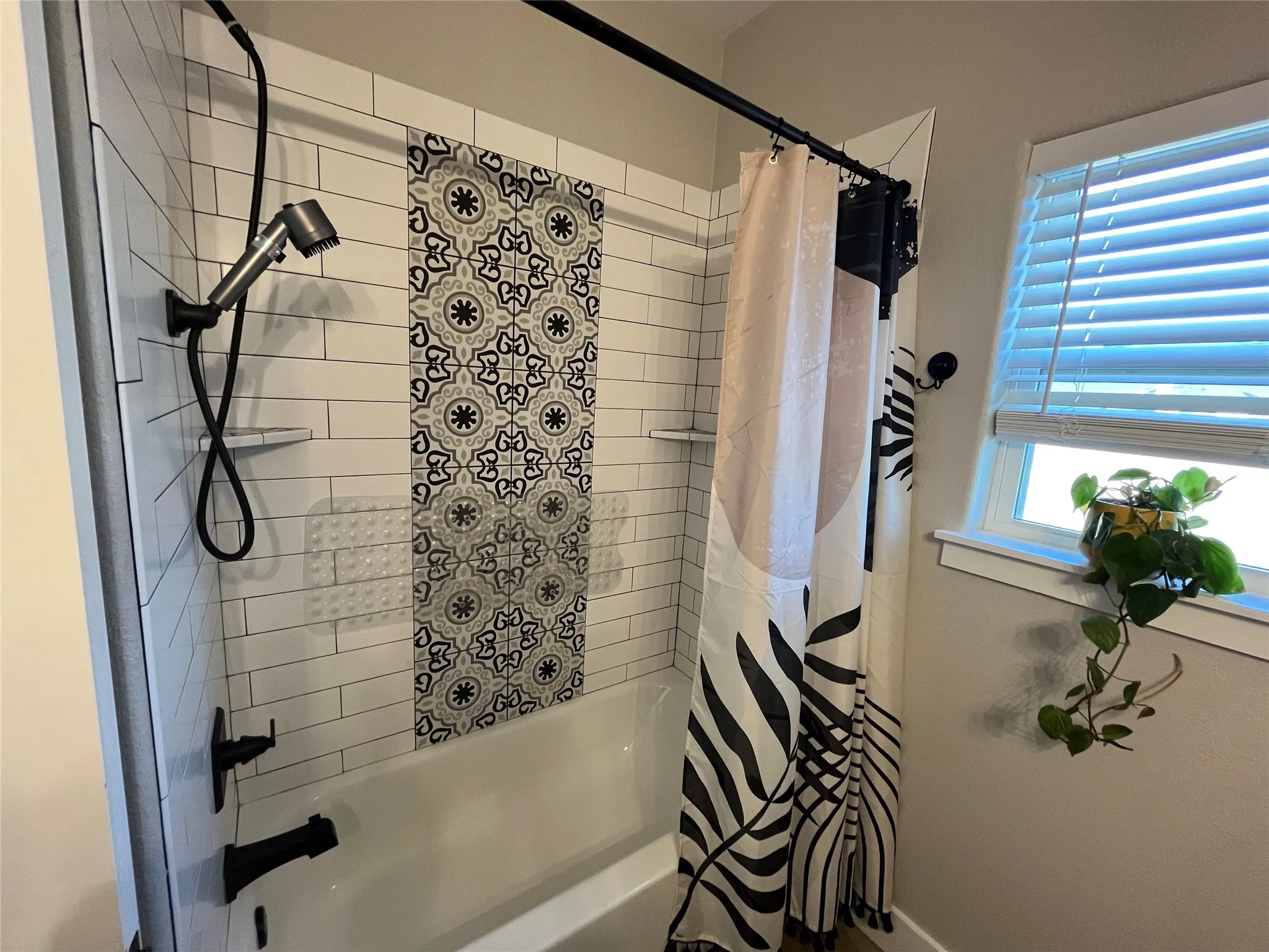 Single Family Residence For Rent in Parker County , 171 Cool Meadows Court, Millsap, Texas 76066, 3 Bedroom, 2 Bathroom, 2 Garage spaces, 1,668 Sqft, built in 2021, mls#21373242, Real Estate Agent in Millsap, Homes For Rent in Parker county, Homes For Rent in Millsap, Realtor in Millsap Texas, Real Estate Brokerage Independent Realty Texas, Luminita Cordes Realtor