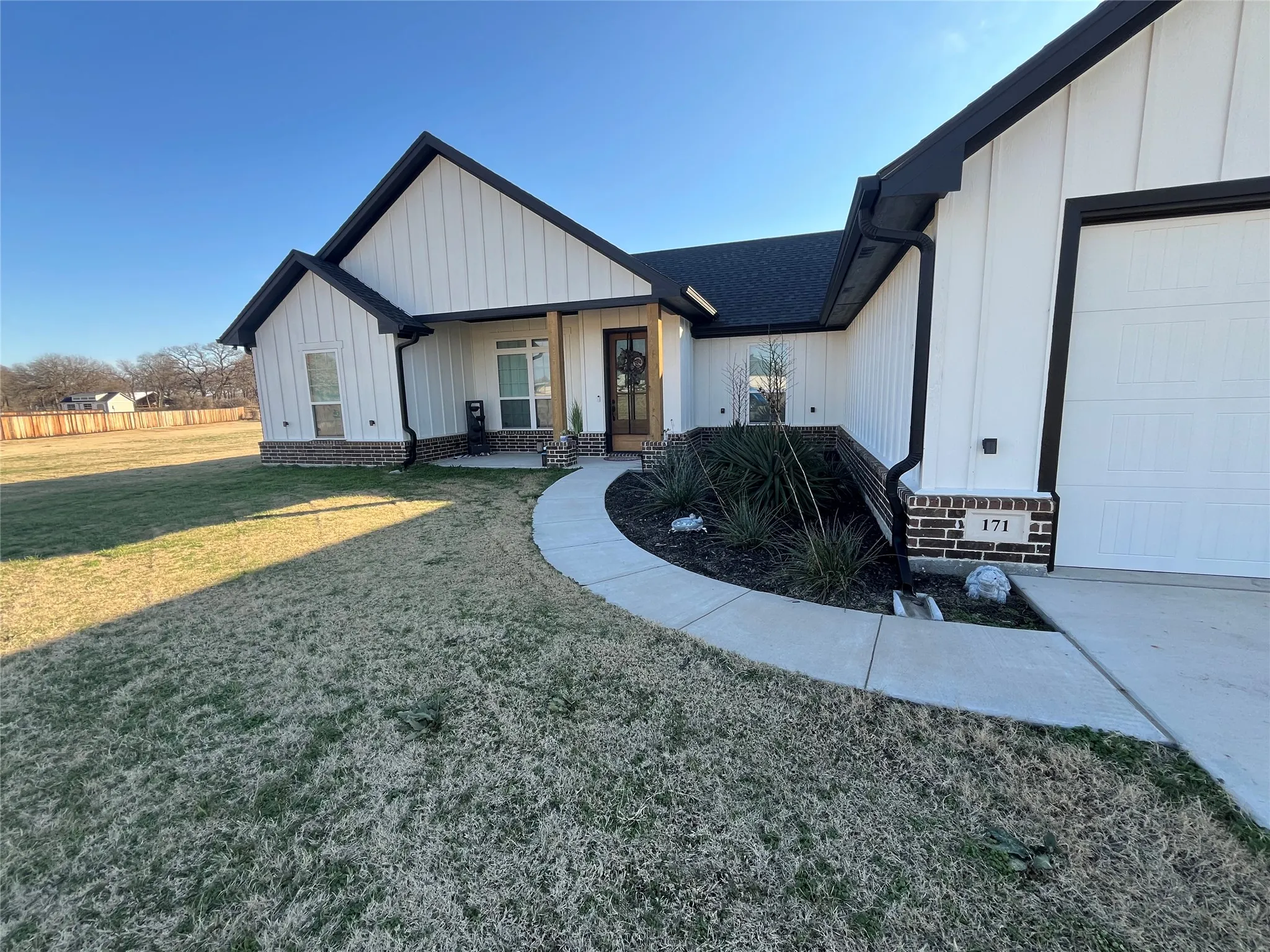 Single Family Residence For Rent in Parker County , 171 Cool Meadows Court, Millsap, Texas 76066, 3 Bedroom, 2 Bathroom, 2 Garage spaces, 1,668 Sqft, built in 2021, mls#21373242, Real Estate Agent in Millsap, Homes For Rent in Parker county, Homes For Rent in Millsap, Realtor in Millsap Texas, Real Estate Brokerage Independent Realty Texas, Luminita Cordes Realtor