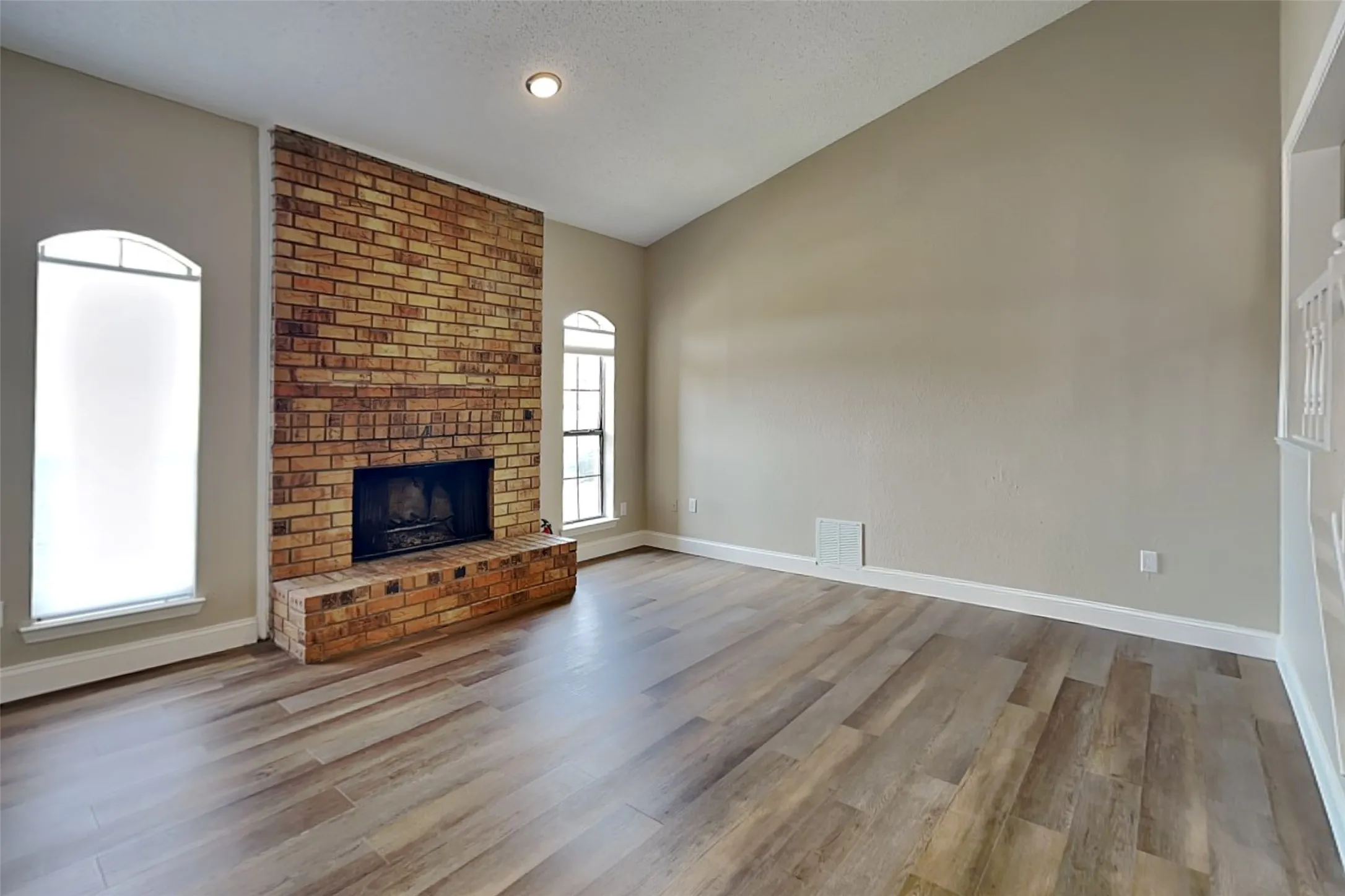 Single Family Residence For Rent in Dallas County , 6204 Alissa Drive, Rowlett, Texas 75089, 3 Bedroom, 2 Bathroom, 2 Garage spaces, 1,521 Sqft, built in 1984, mls#21373051, Real Estate Agent in Rowlett, Homes For Rent in Dallas county, Homes For Rent in Rowlett, Realtor in Rowlett Texas, Real Estate Brokerage Independent Realty Texas, Luminita Cordes Realtor