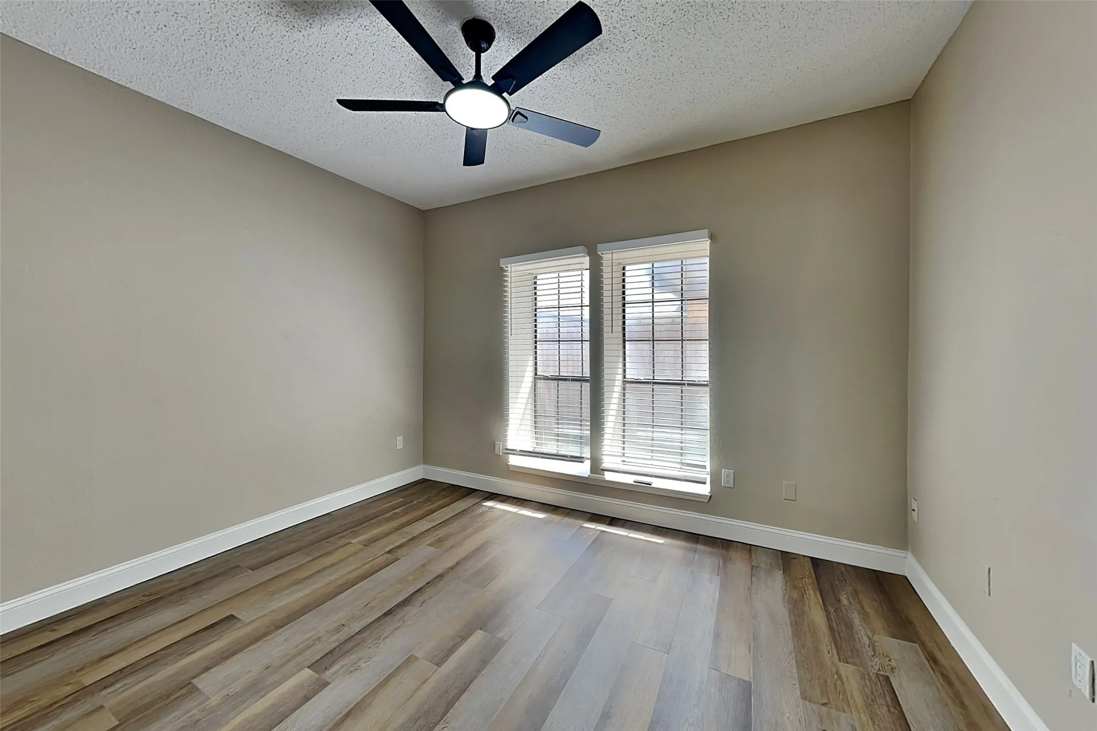 Single Family Residence For Rent in Dallas County , 6204 Alissa Drive, Rowlett, Texas 75089, 3 Bedroom, 2 Bathroom, 2 Garage spaces, 1,521 Sqft, built in 1984, mls#21373051, Real Estate Agent in Rowlett, Homes For Rent in Dallas county, Homes For Rent in Rowlett, Realtor in Rowlett Texas, Real Estate Brokerage Independent Realty Texas, Luminita Cordes Realtor