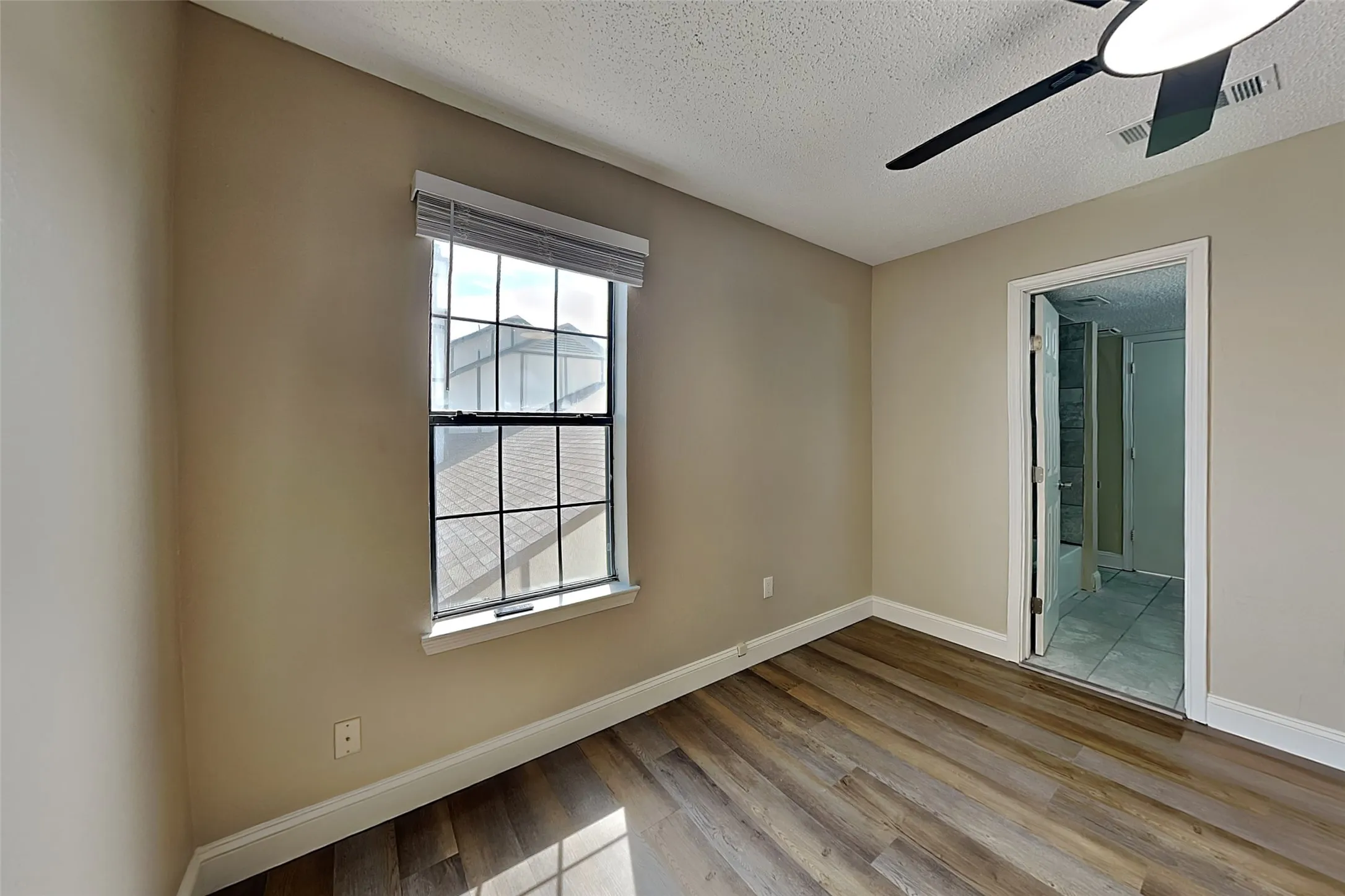 Single Family Residence For Rent in Dallas County , 6204 Alissa Drive, Rowlett, Texas 75089, 3 Bedroom, 2 Bathroom, 2 Garage spaces, 1,521 Sqft, built in 1984, mls#21373051, Real Estate Agent in Rowlett, Homes For Rent in Dallas county, Homes For Rent in Rowlett, Realtor in Rowlett Texas, Real Estate Brokerage Independent Realty Texas, Luminita Cordes Realtor