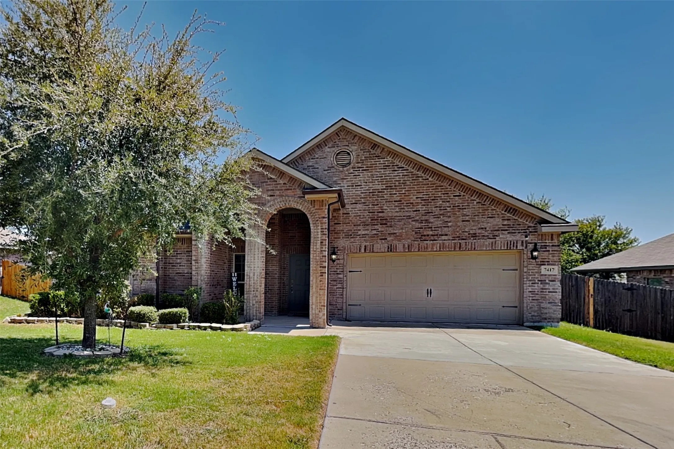 Single Family Residence For Rent in Tarrant County , 7417 Rose Crest Boulevard, Forest Hill, Texas 76140, 3 Bedroom, 2 Bathroom, 2 Garage spaces, 2,339 Sqft, built in 2018, mls#21373050, Real Estate Agent in Forest Hill, Homes For Rent in Tarrant county, Homes For Rent in Forest Hill, Realtor in Forest Hill Texas, Real Estate Brokerage Independent Realty Texas, Luminita Cordes Realtor