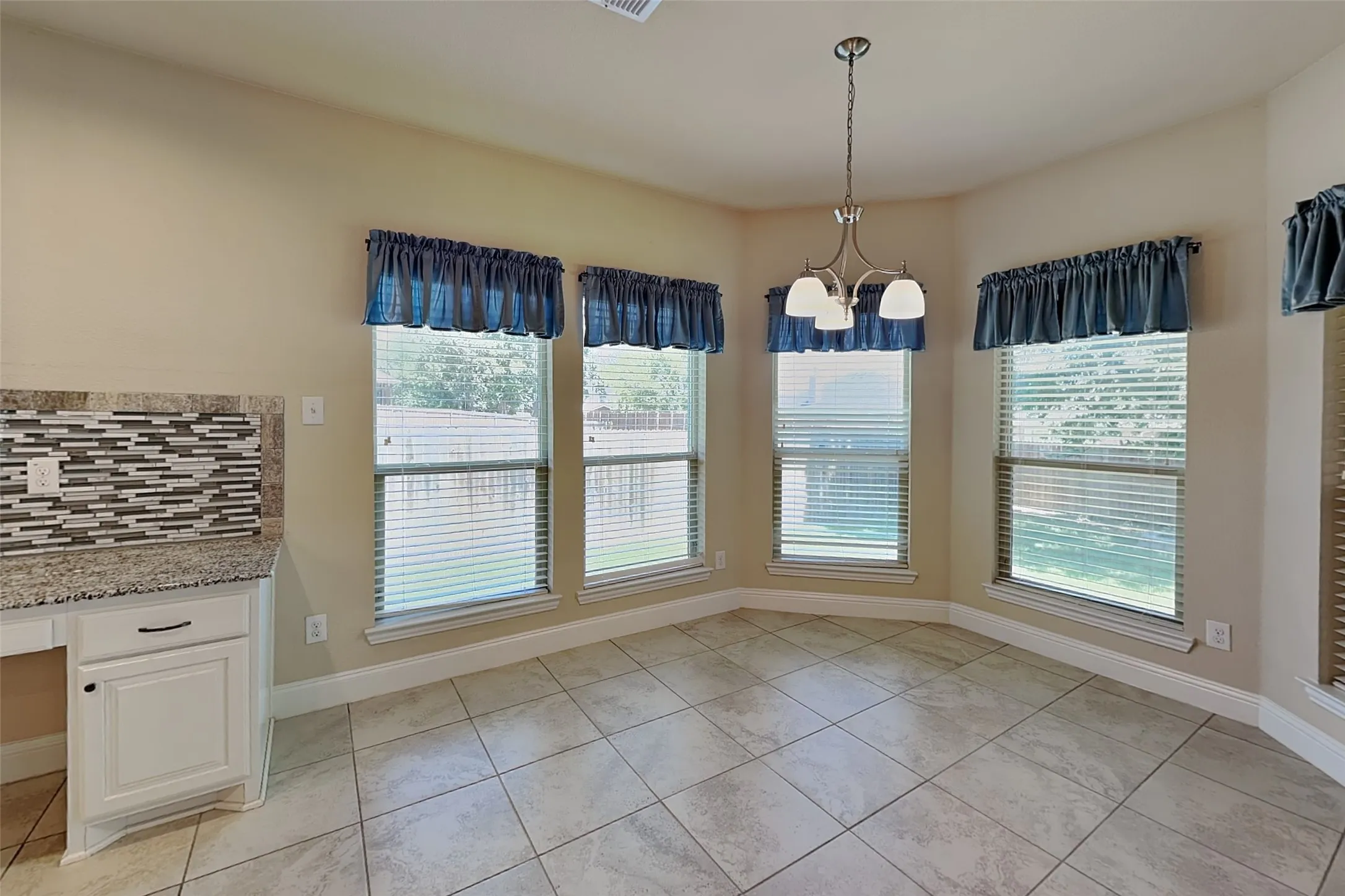 Single Family Residence For Rent in Tarrant County , 7417 Rose Crest Boulevard, Forest Hill, Texas 76140, 3 Bedroom, 2 Bathroom, 2 Garage spaces, 2,339 Sqft, built in 2018, mls#21373050, Real Estate Agent in Forest Hill, Homes For Rent in Tarrant county, Homes For Rent in Forest Hill, Realtor in Forest Hill Texas, Real Estate Brokerage Independent Realty Texas, Luminita Cordes Realtor